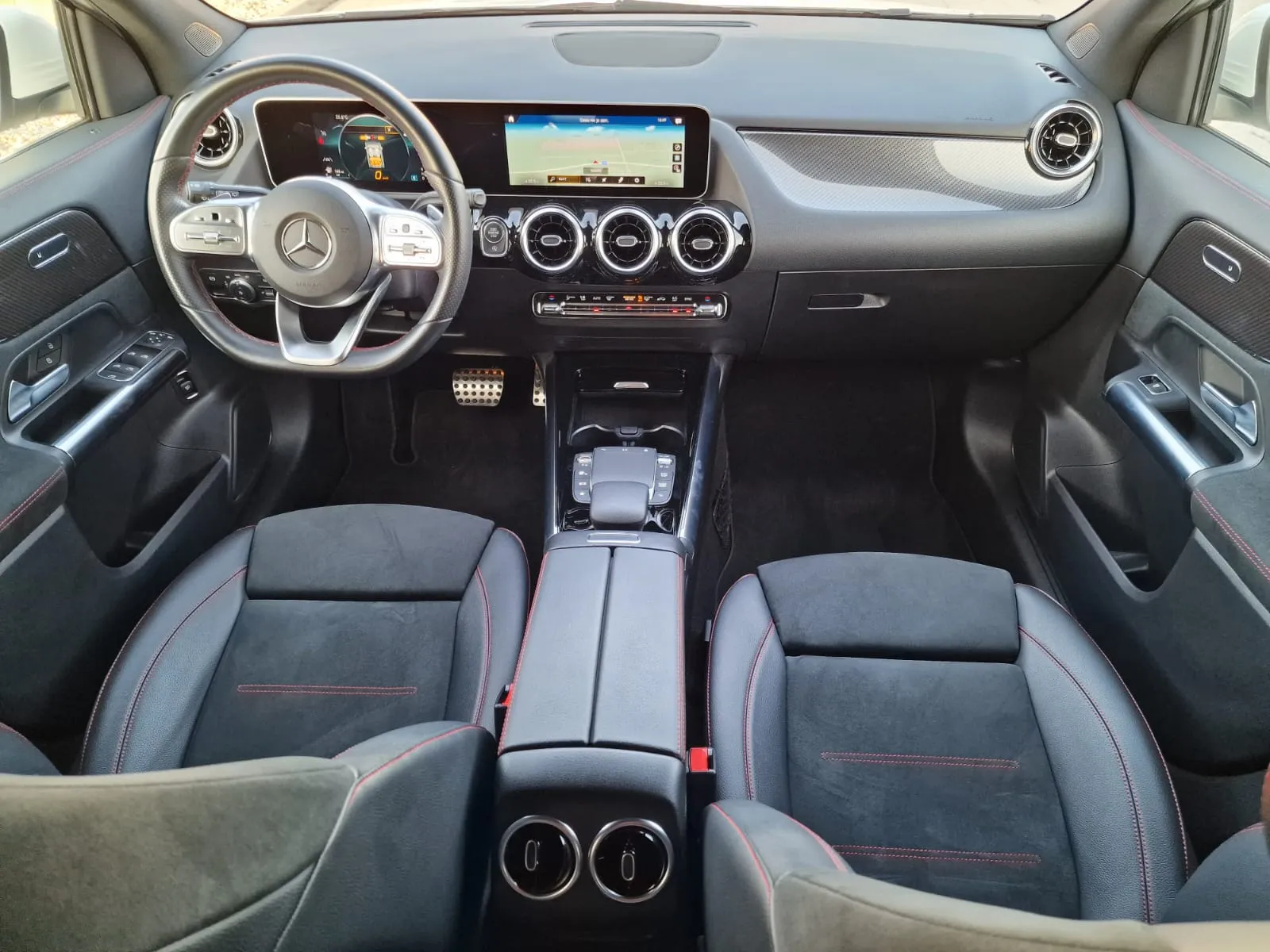 
								Mercedes-Benz GLA 200d A/T full									