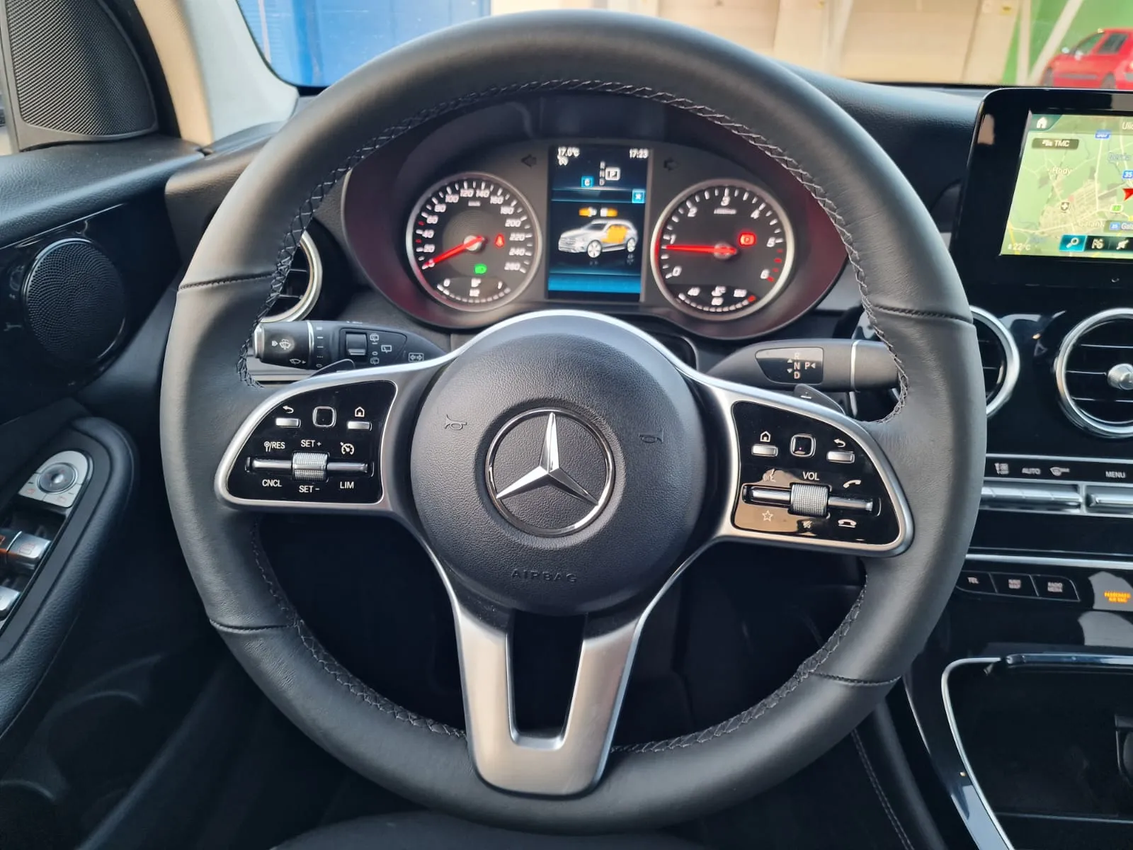
								Mercedes-Benz GLC 220d 4MATIC A/T full									