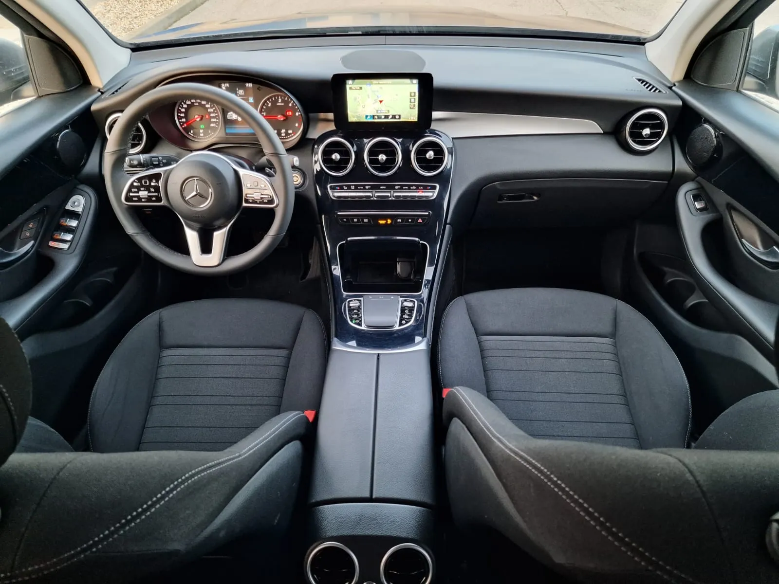 
								Mercedes-Benz GLC 220d 4MATIC A/T full									