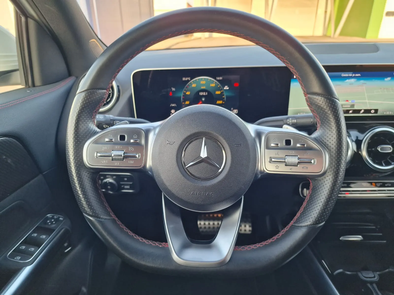 
								Mercedes-Benz GLA 200d A/T full									