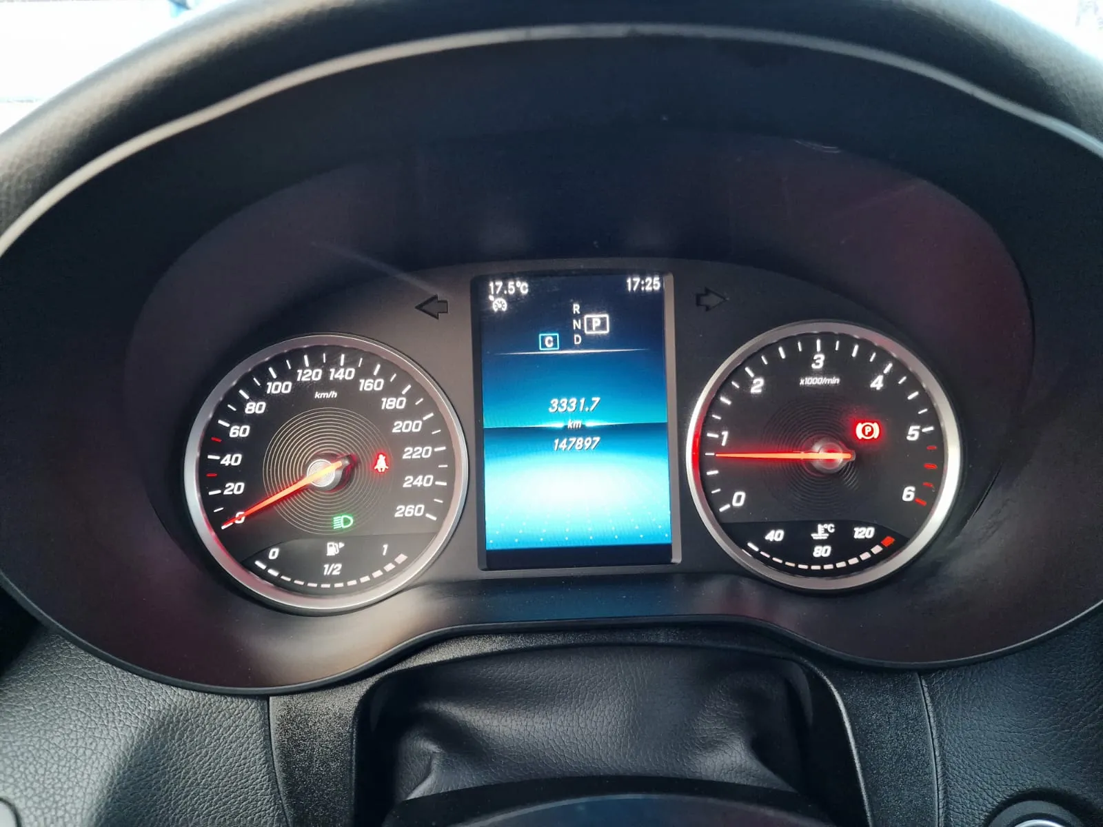 
								Mercedes-Benz GLC 220d 4MATIC A/T full									