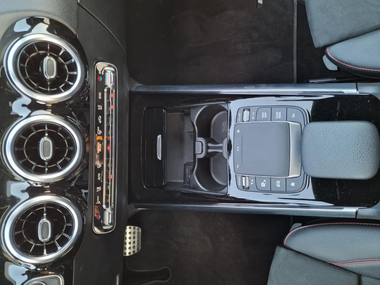 
								Mercedes-Benz GLA 200d A/T full									