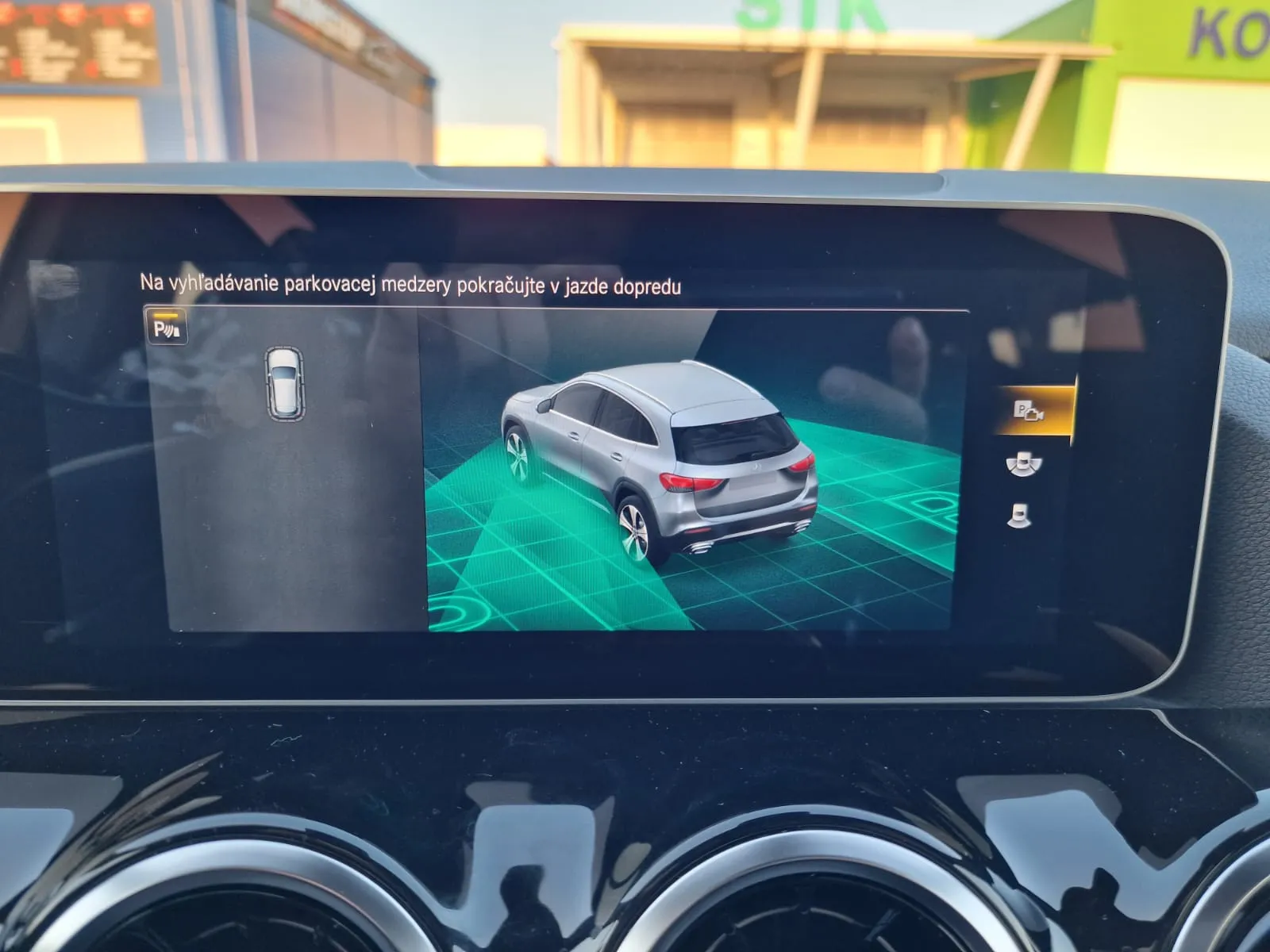 
								Mercedes-Benz GLA 200d A/T full									