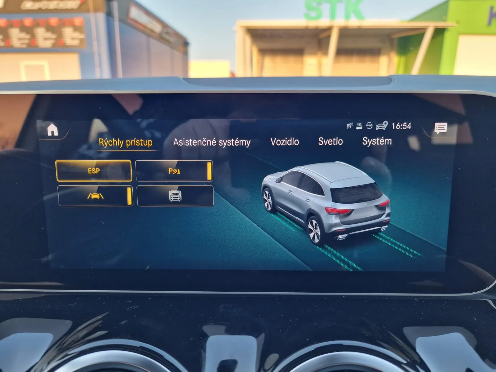 
								Mercedes-Benz GLA 200d A/T full									