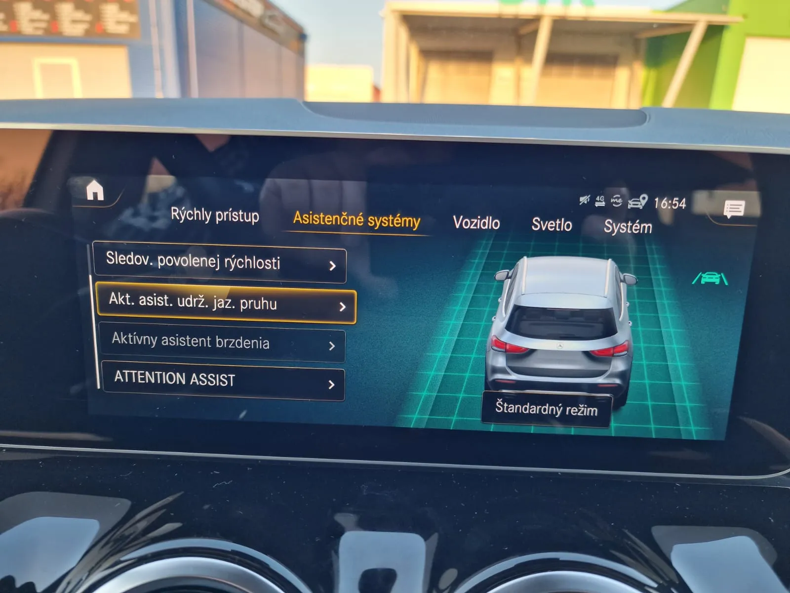 
								Mercedes-Benz GLA 200d A/T full									