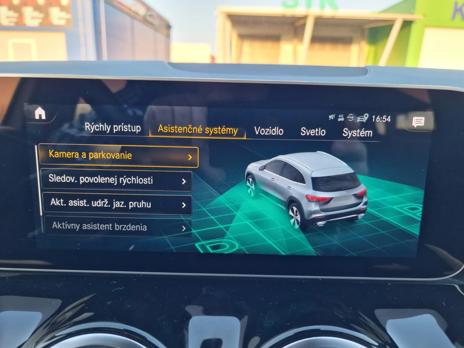 
								Mercedes-Benz GLA 200d A/T full									