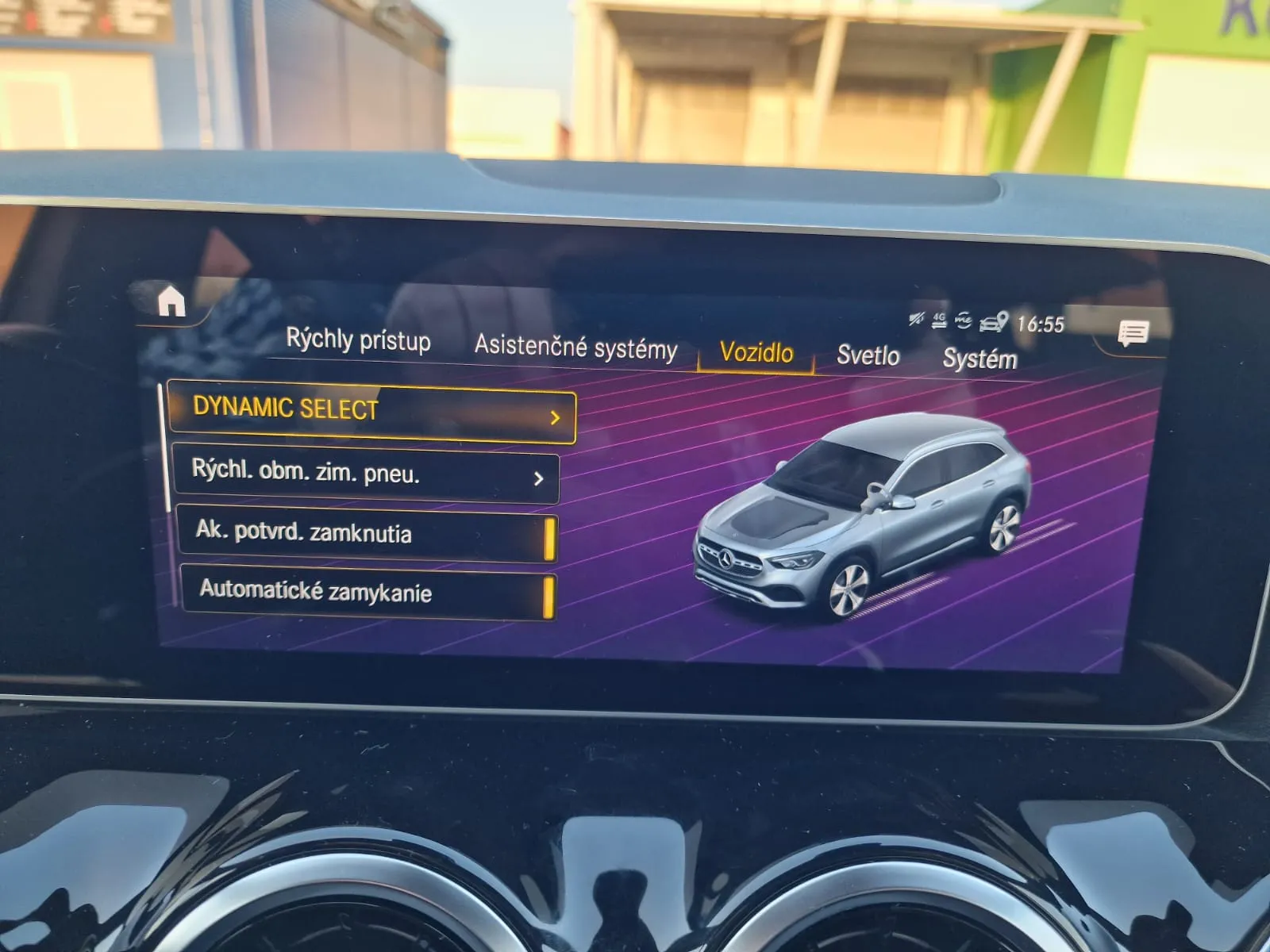 
								Mercedes-Benz GLA 200d A/T full									