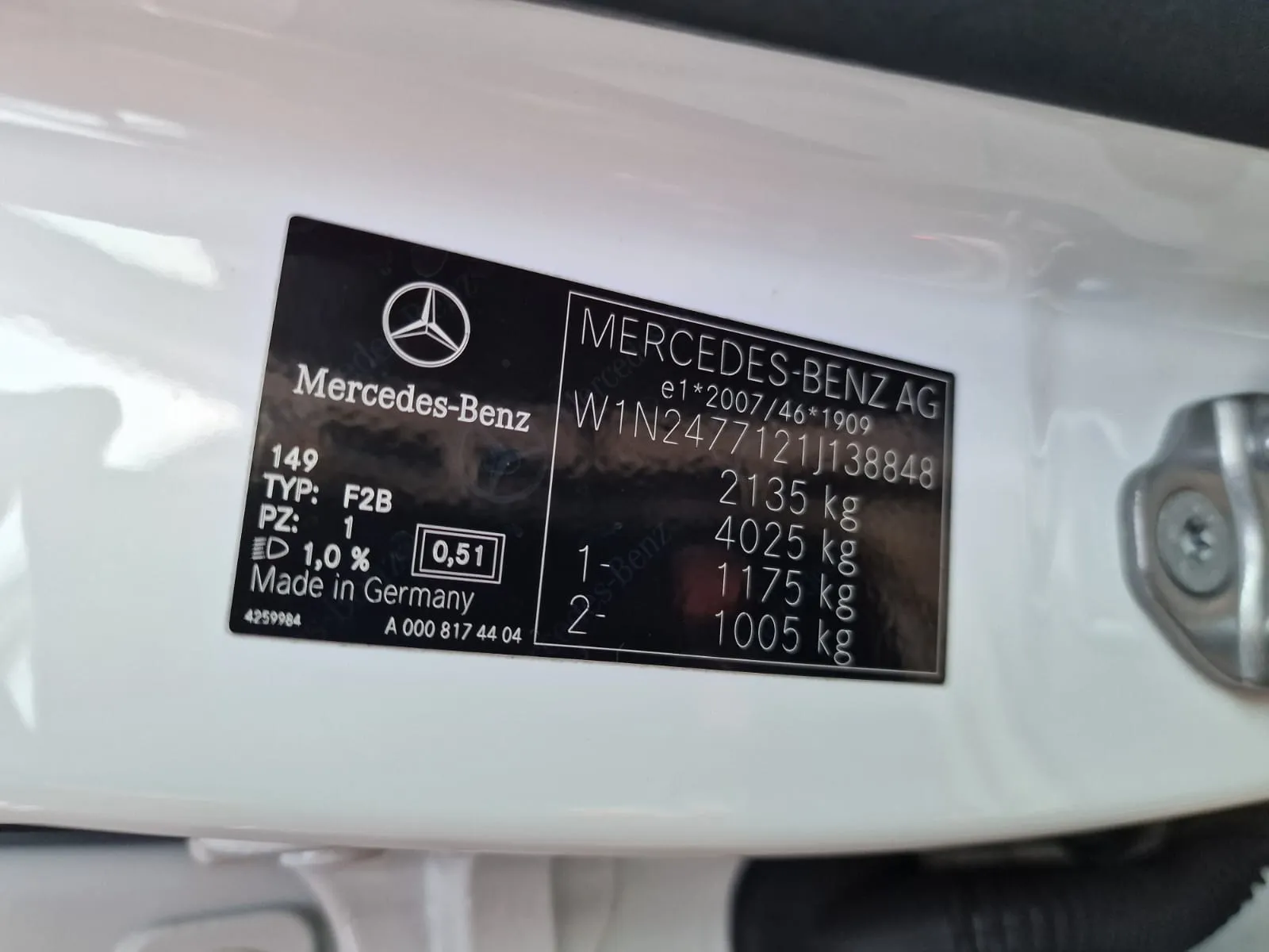 
								Mercedes-Benz GLA 200d A/T full									