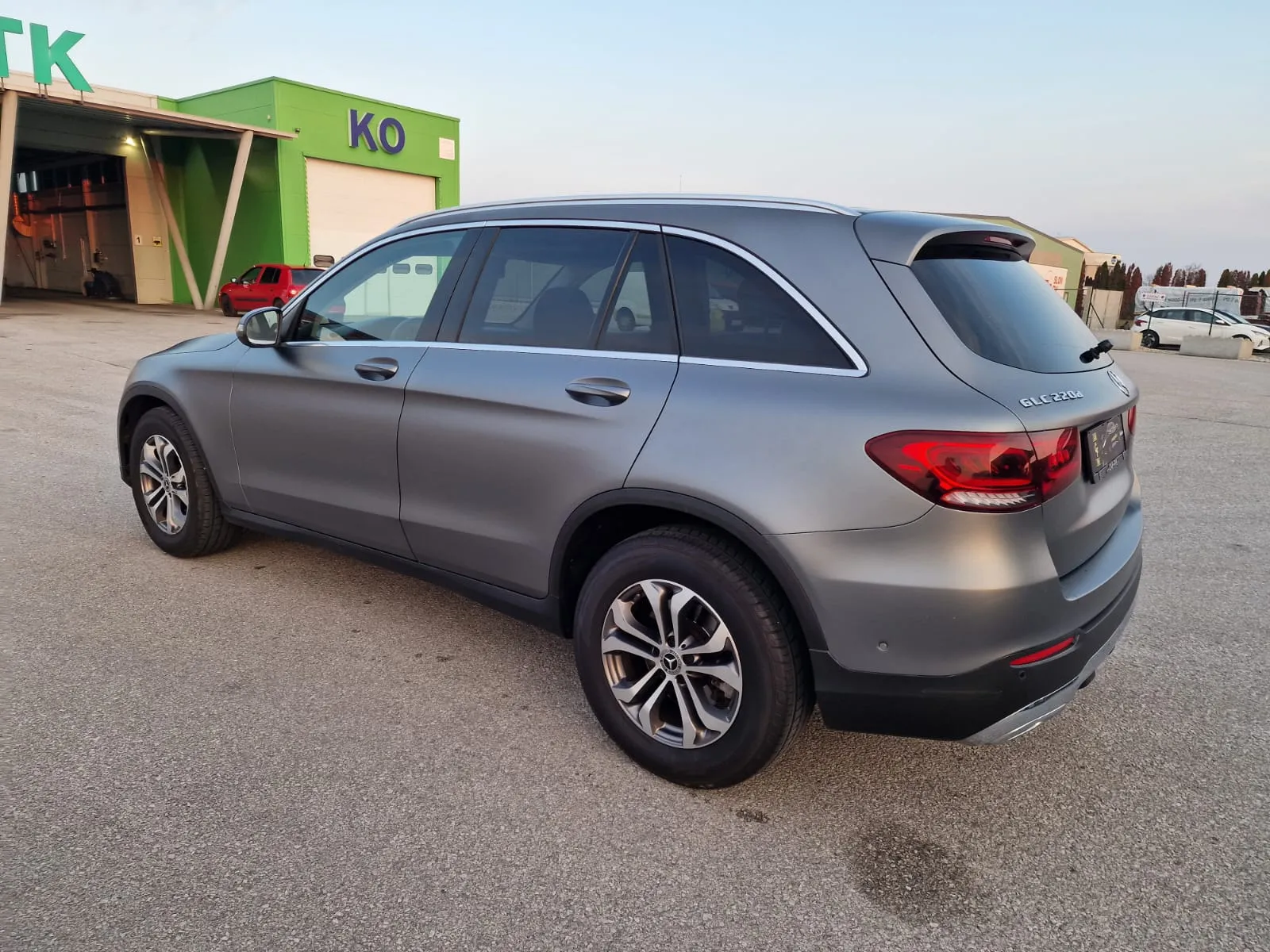 
								Mercedes-Benz GLC 220d 4MATIC A/T full									