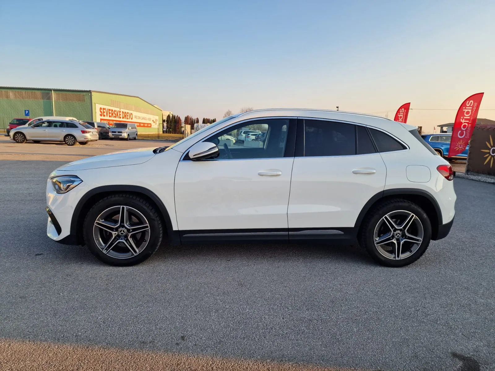 
								Mercedes-Benz GLA 200d A/T full									