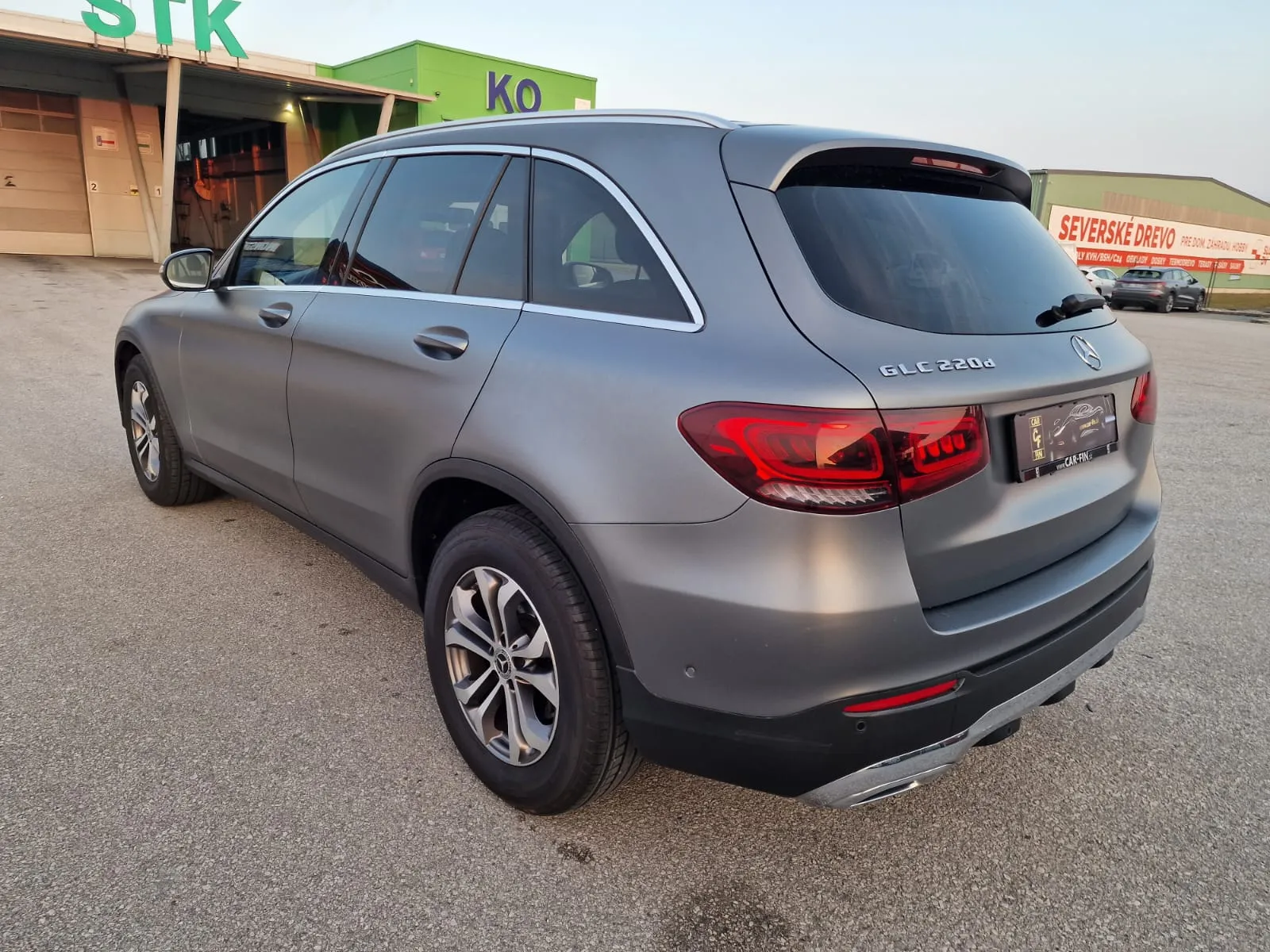 
								Mercedes-Benz GLC 220d 4MATIC A/T full									