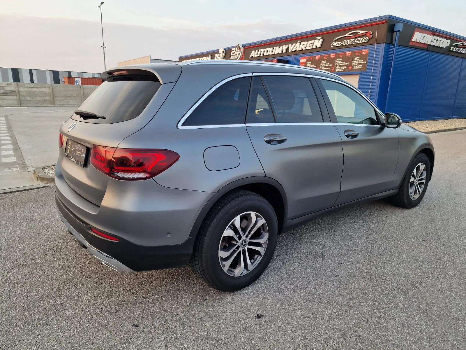 
								Mercedes-Benz GLC 220d 4MATIC A/T full									
