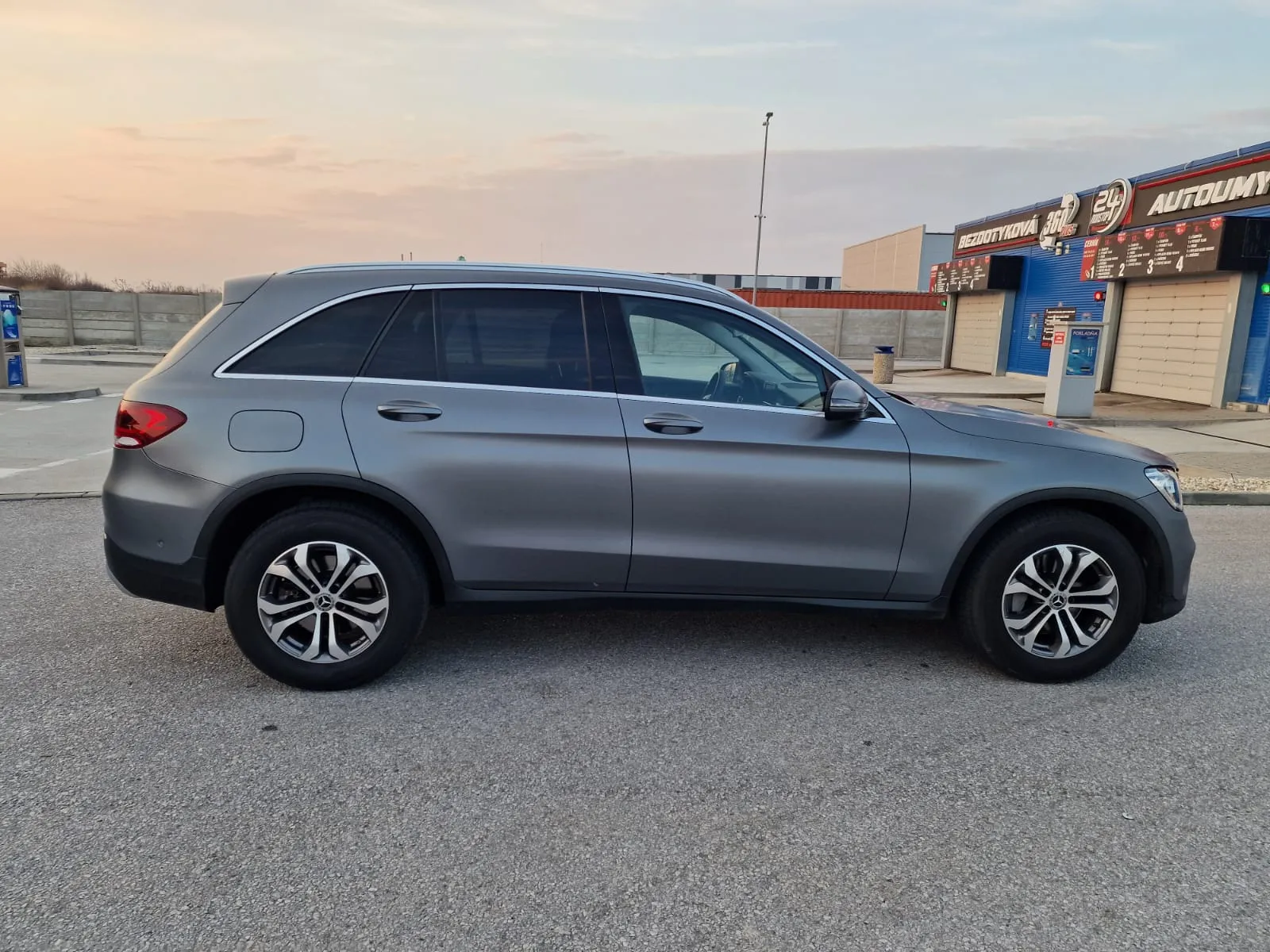 
								Mercedes-Benz GLC 220d 4MATIC A/T full									