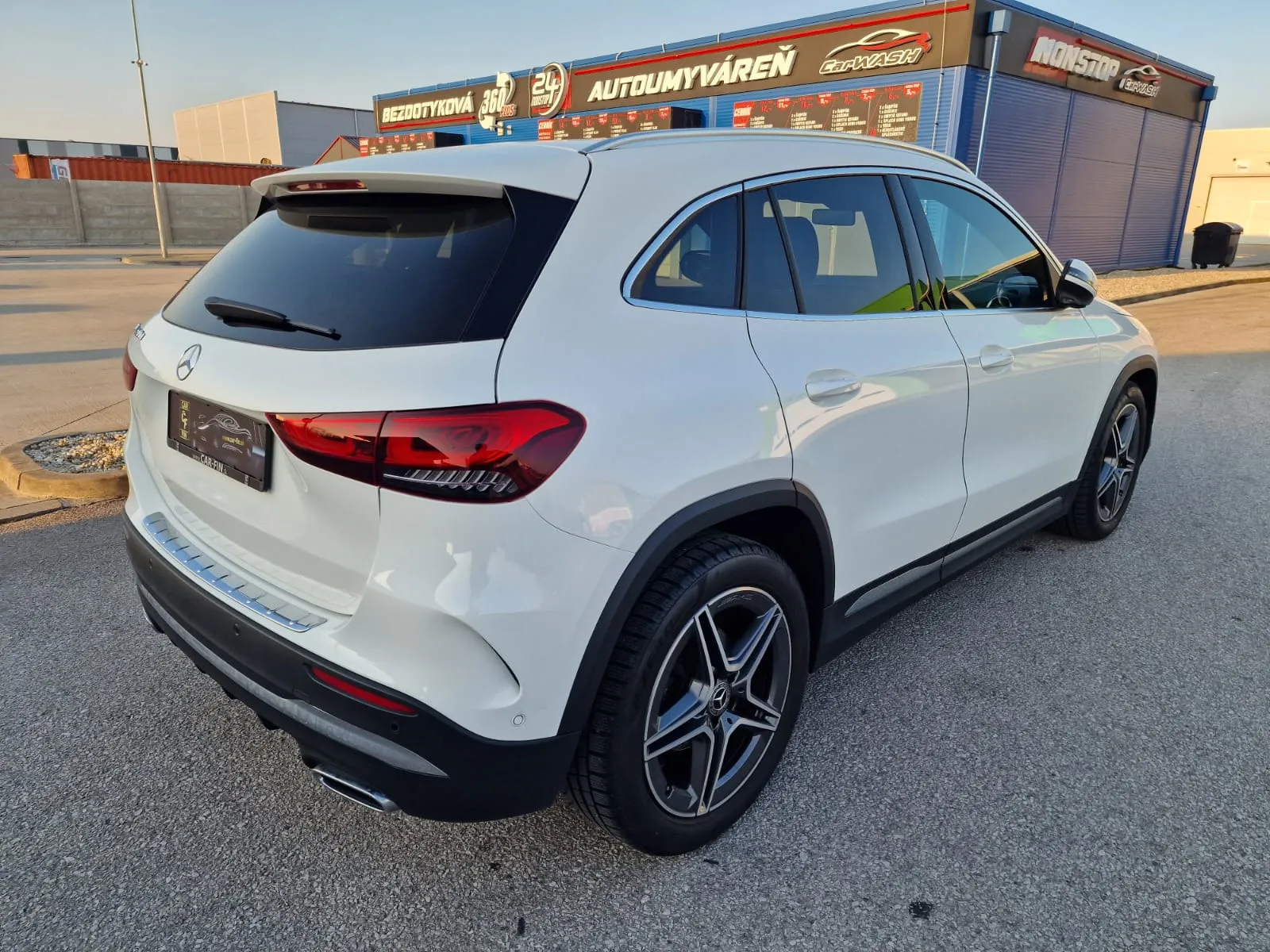 
								Mercedes-Benz GLA 200d A/T full									