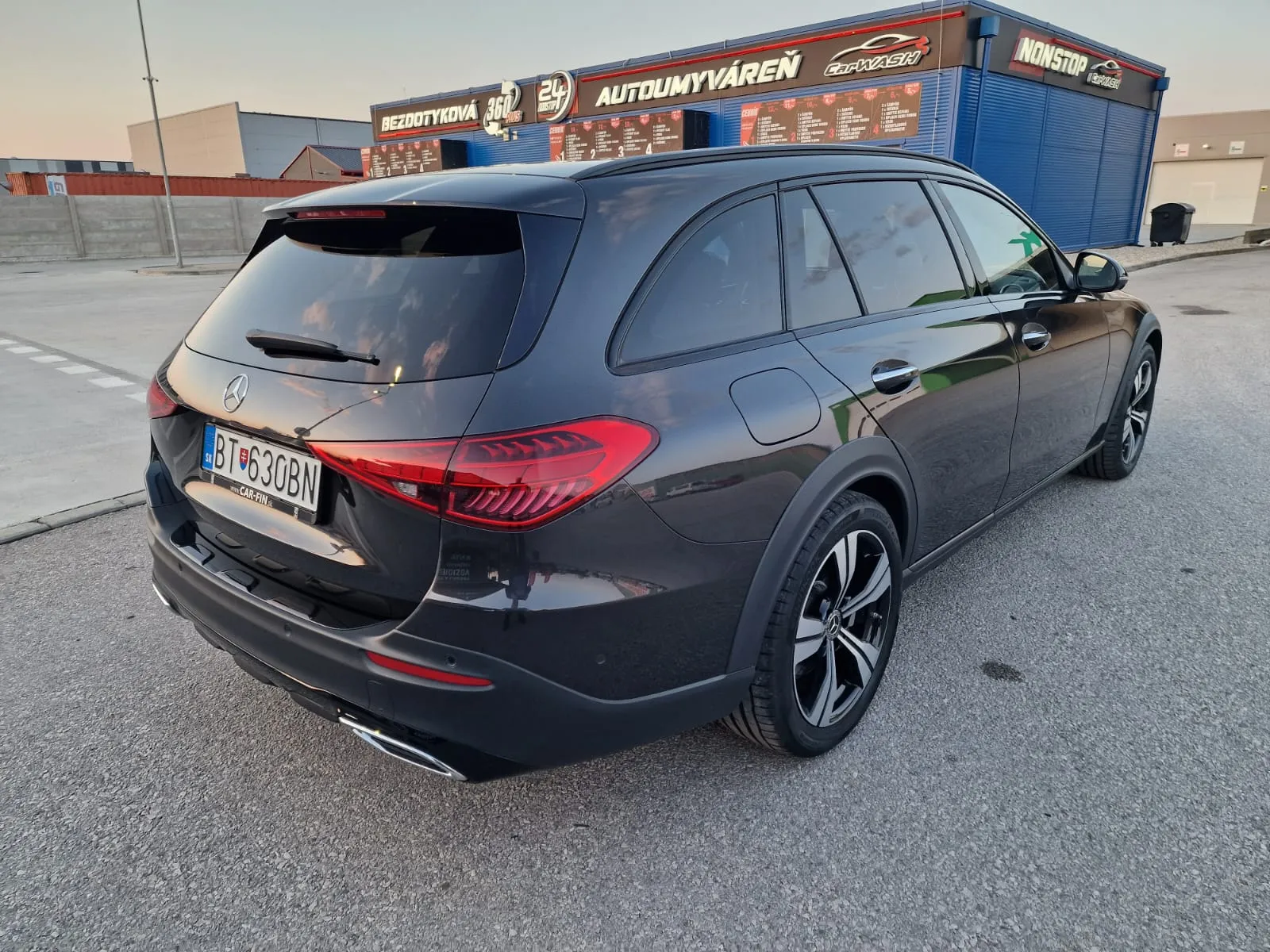 
								Mercedes-Benz C trieda Kombi 220 d mHEV All-Terrain 4MATIC A/T full									