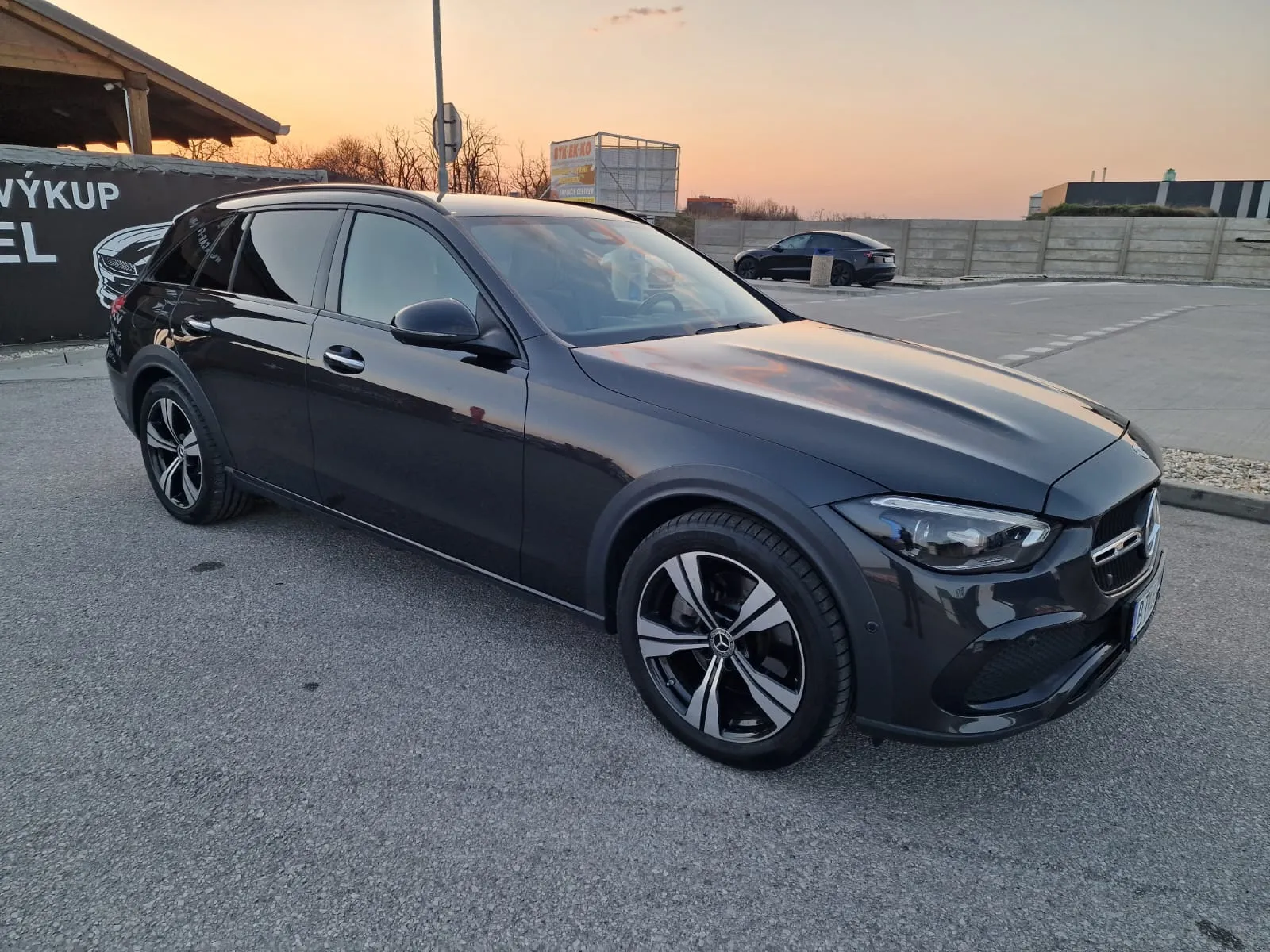 
								Mercedes-Benz C trieda Kombi 220 d mHEV All-Terrain 4MATIC A/T full									