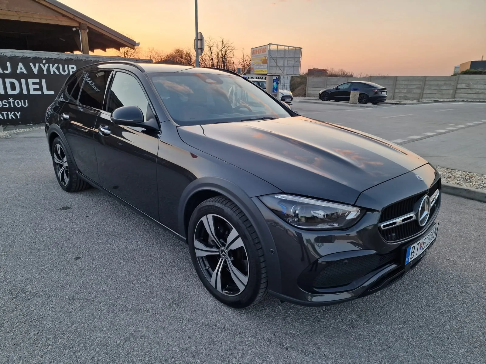 
								Mercedes-Benz C trieda Kombi 220 d mHEV All-Terrain 4MATIC A/T full									