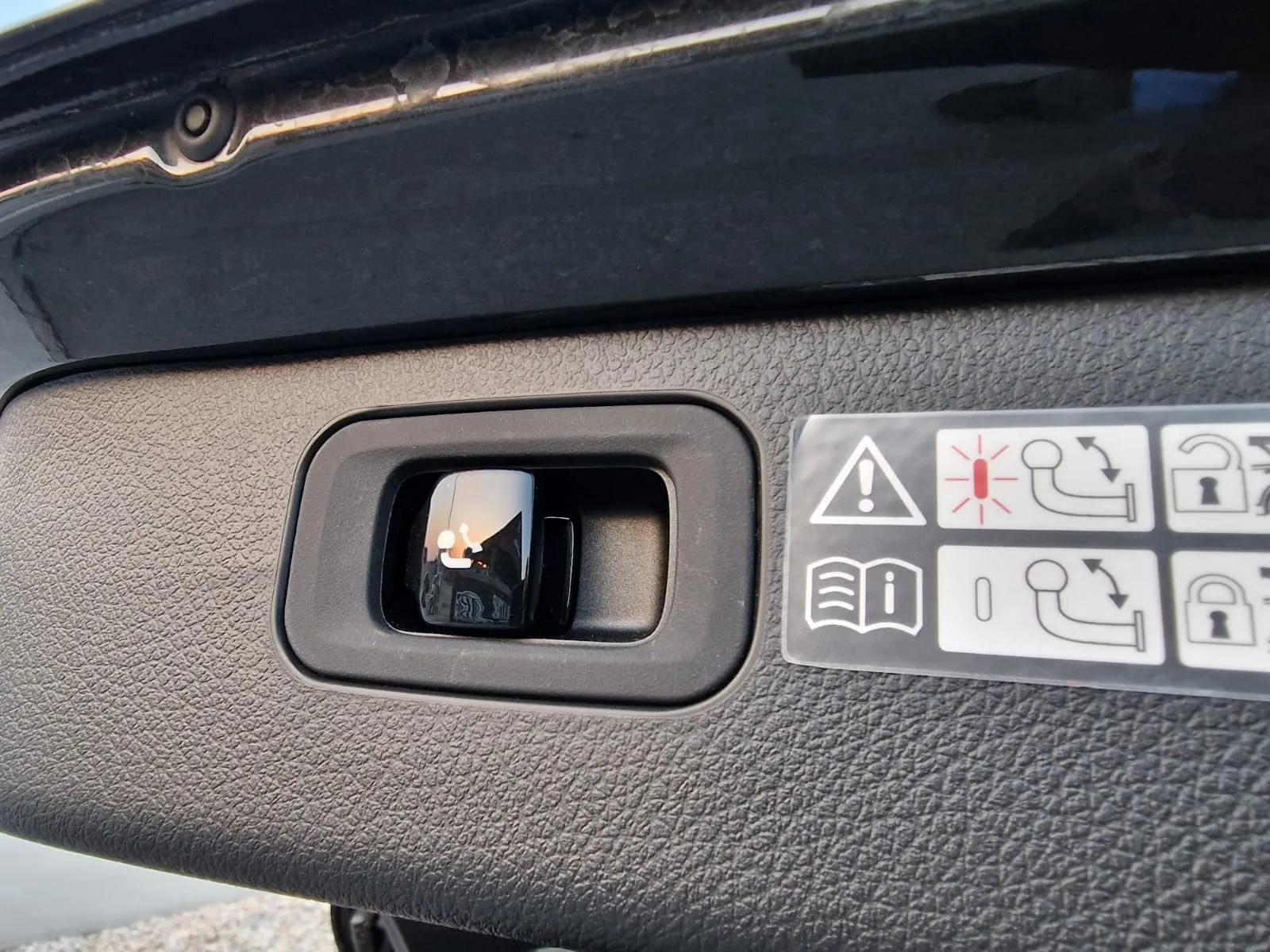 
								Mercedes-Benz C trieda Kombi 220 d mHEV All-Terrain 4MATIC A/T full									