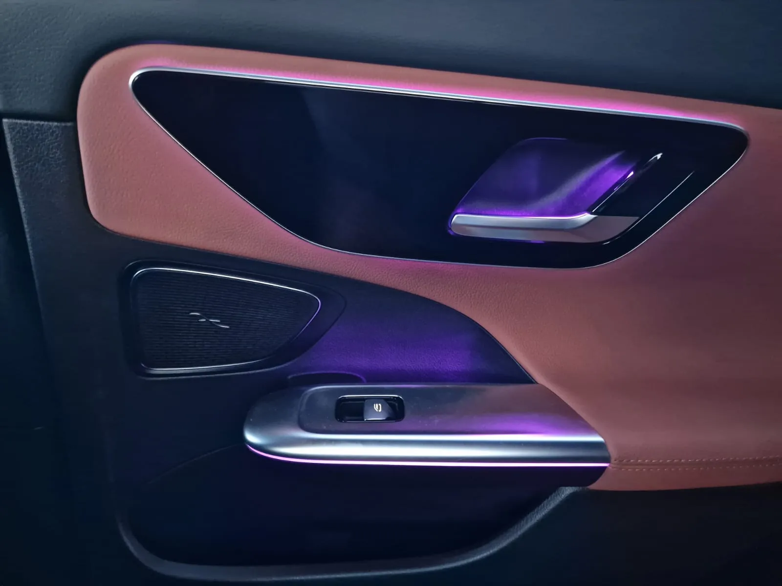 
								Mercedes-Benz C trieda Kombi 220 d mHEV All-Terrain 4MATIC A/T full									