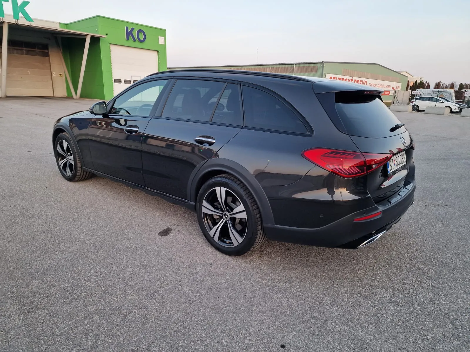 
								Mercedes-Benz C trieda Kombi 220 d mHEV All-Terrain 4MATIC A/T full									