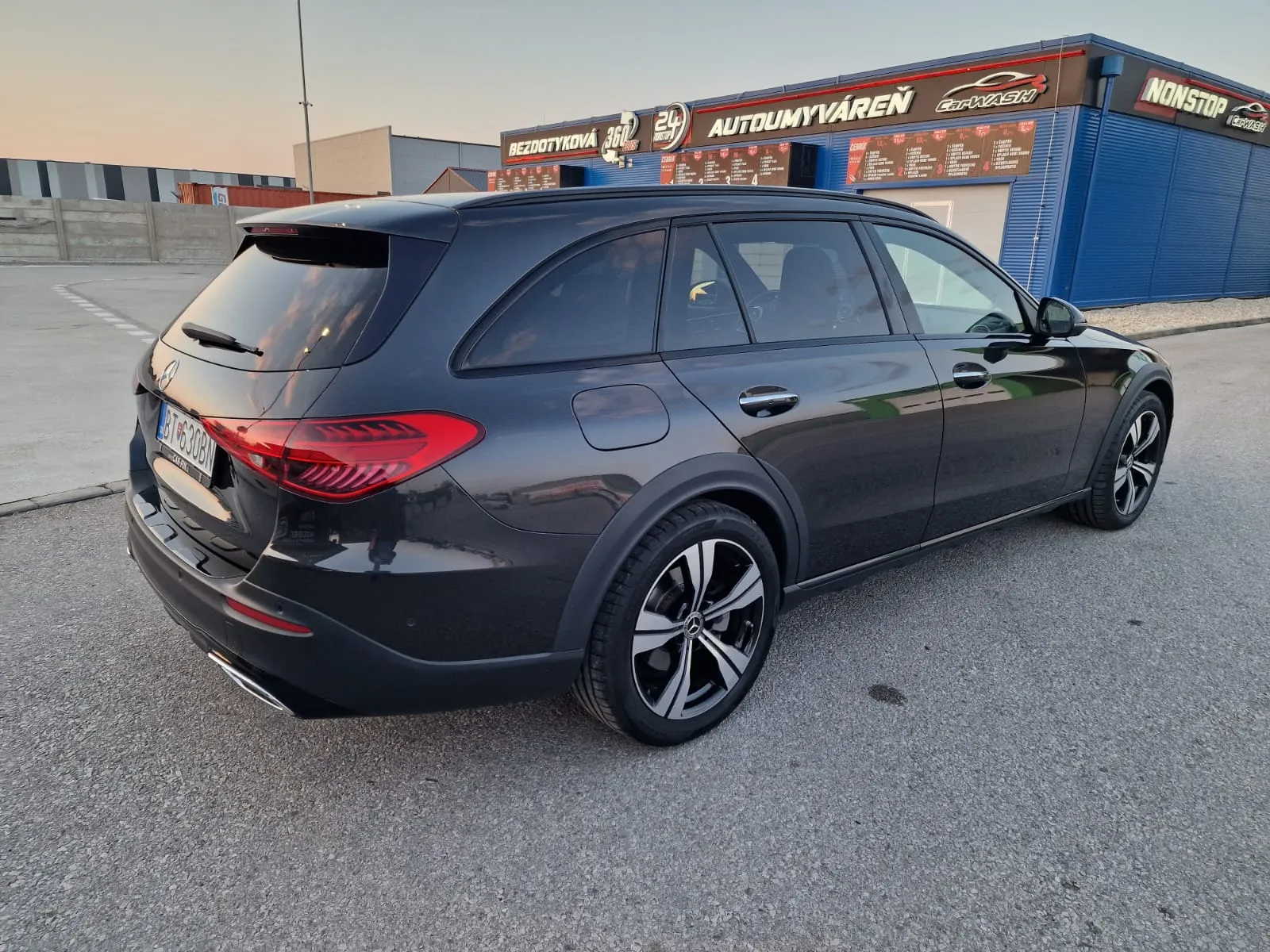 
								Mercedes-Benz C trieda Kombi 220 d mHEV All-Terrain 4MATIC A/T full									