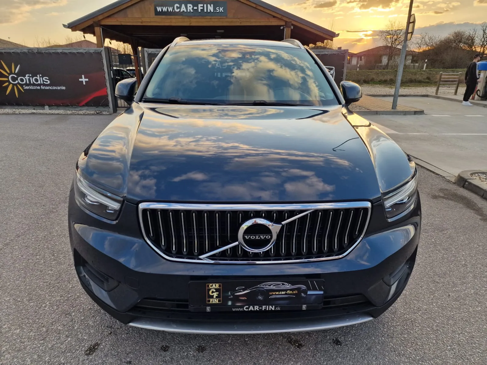 
								Volvo XC40 T4 Recharge full									