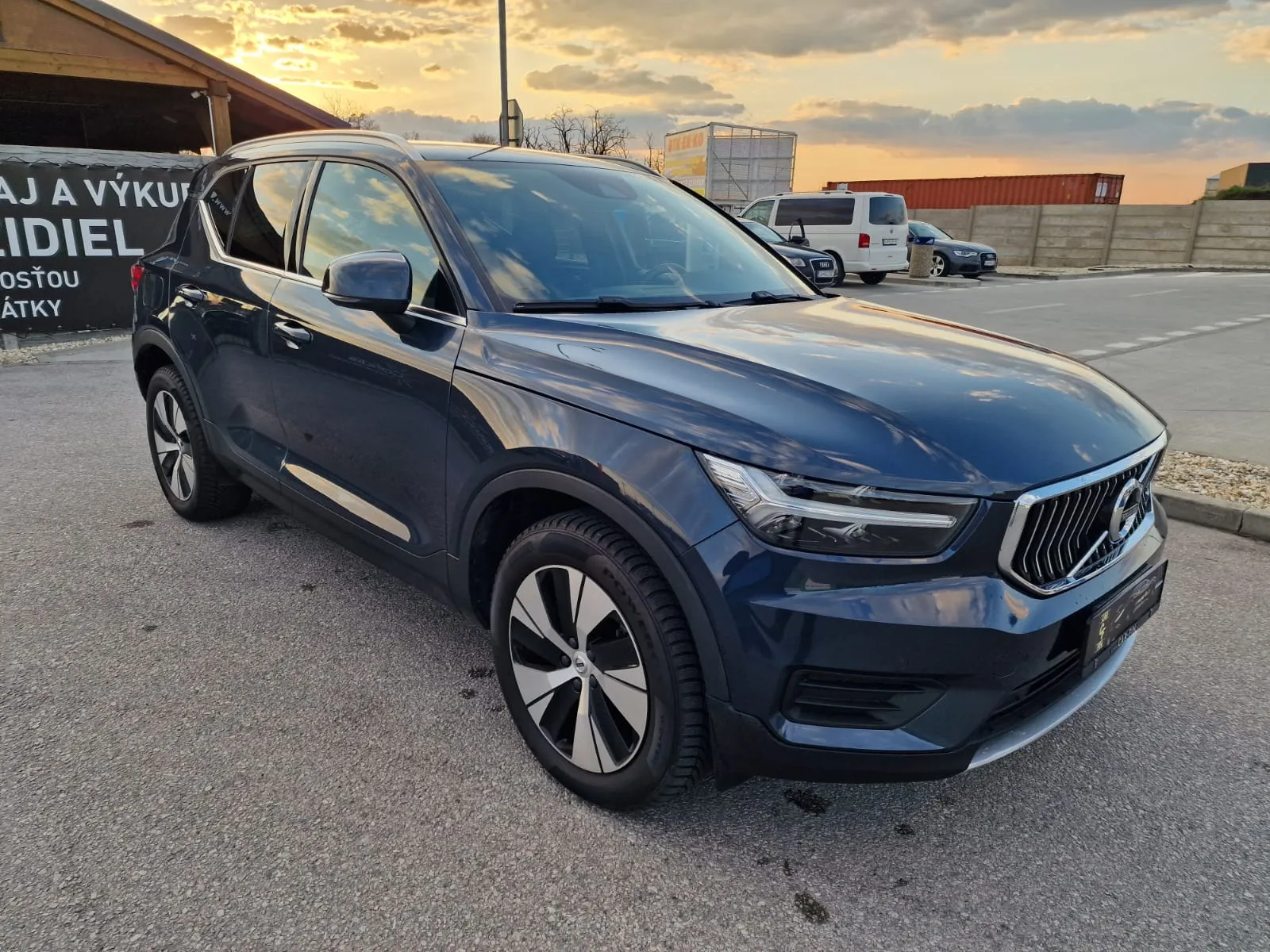 
								Volvo XC40 T4 Recharge full									