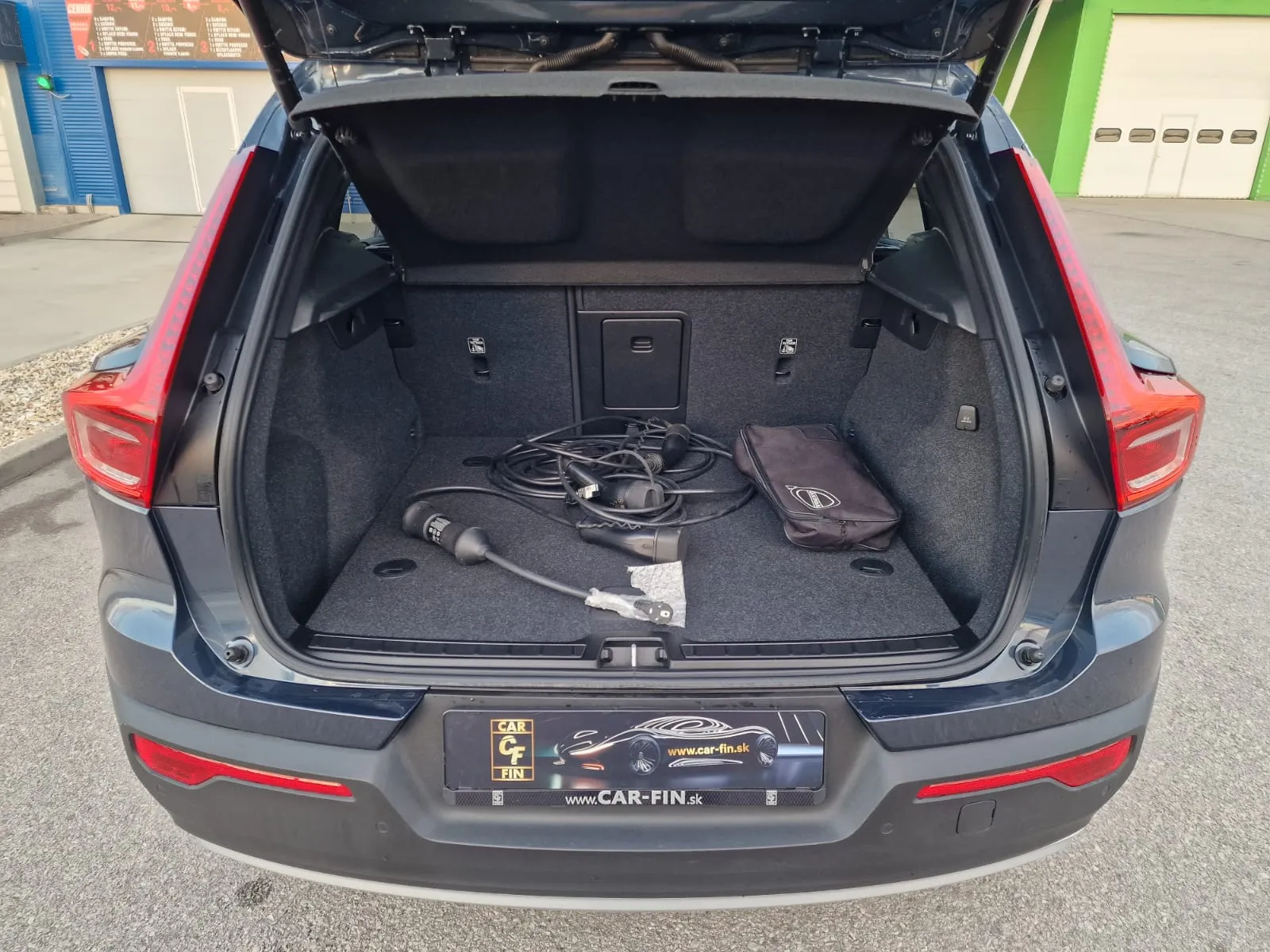 
								Volvo XC40 T4 Recharge full									