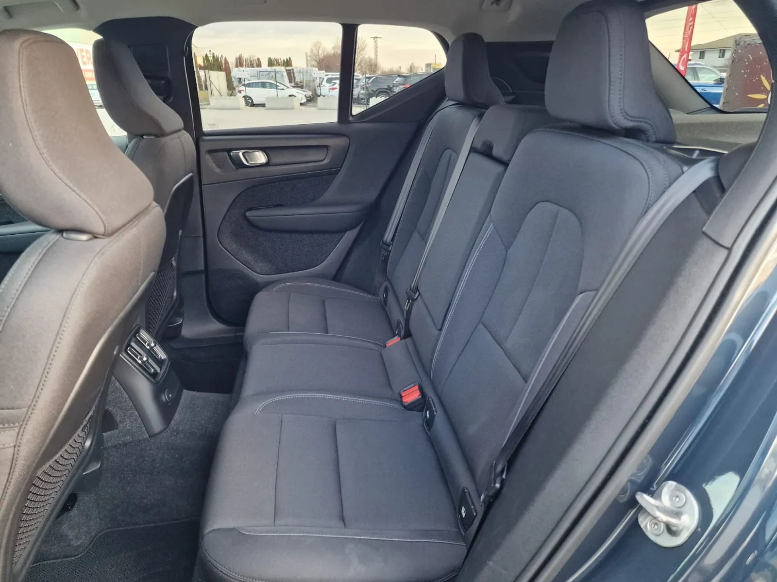 
								Volvo XC40 T4 Recharge full									