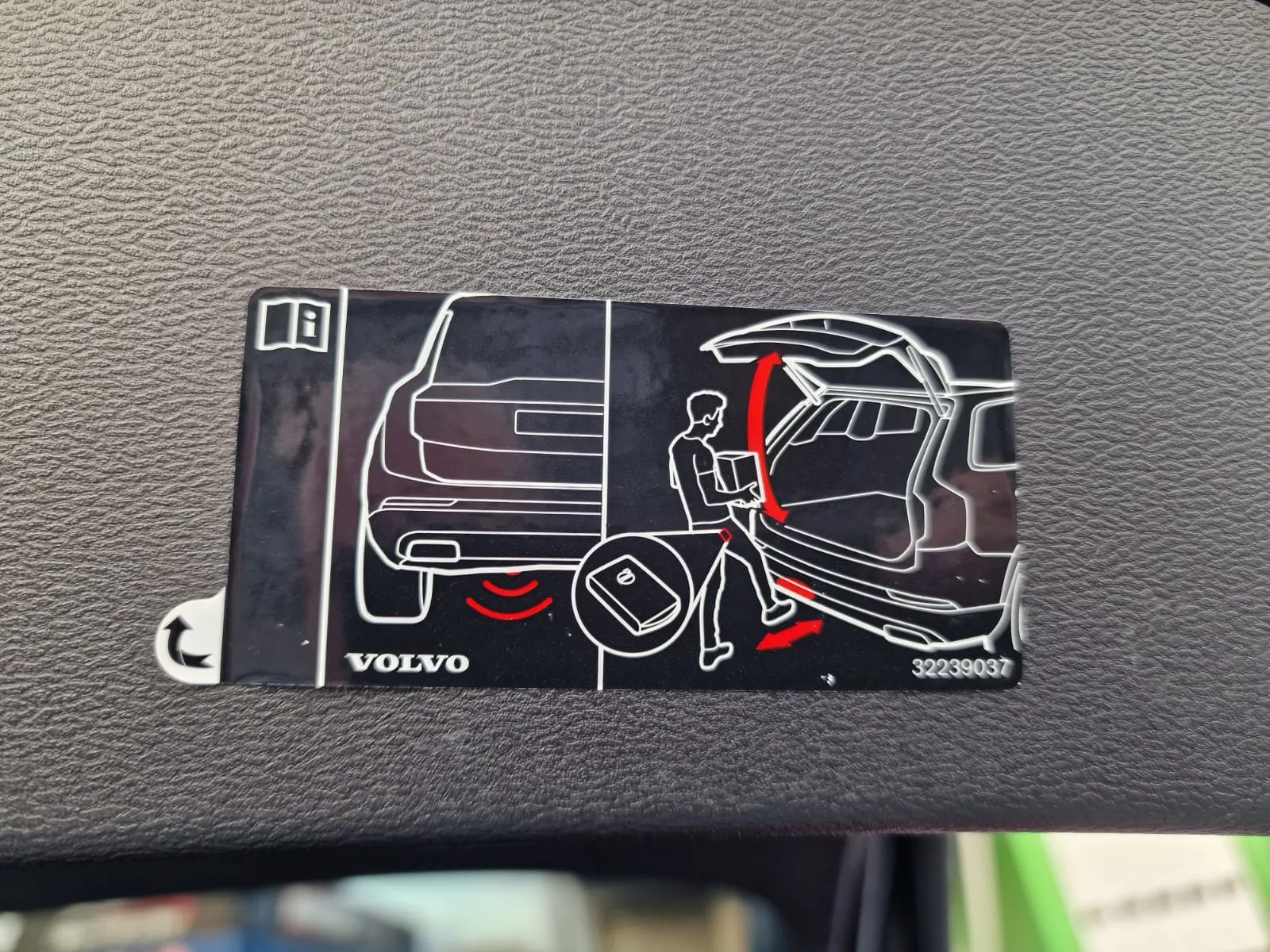 
								Volvo XC40 T4 Recharge full									