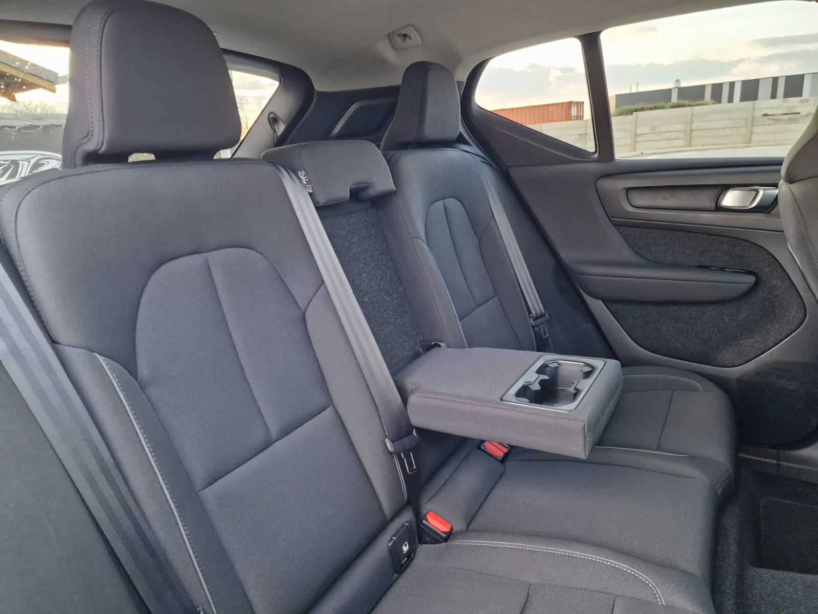 
								Volvo XC40 T4 Recharge full									