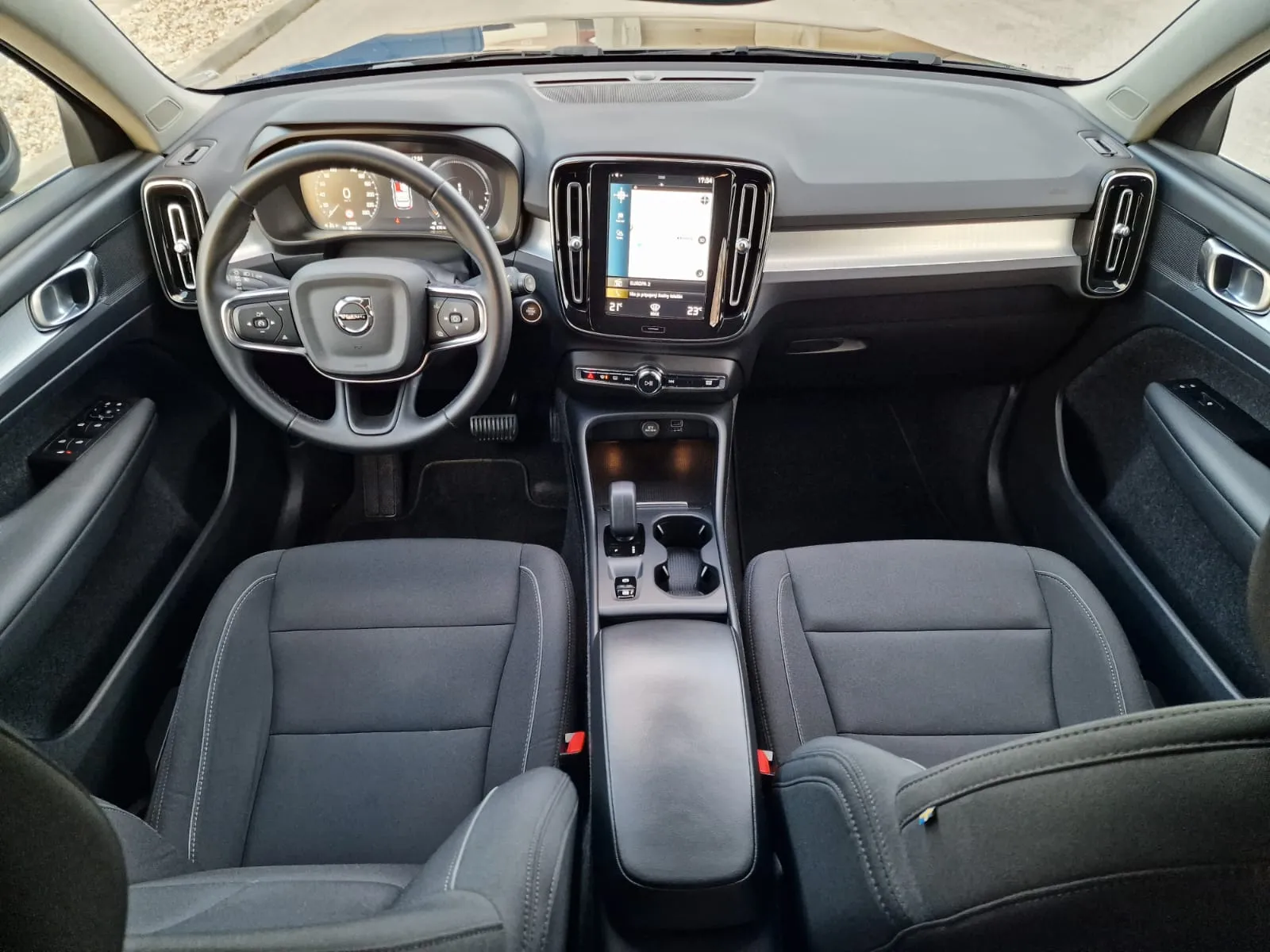 
								Volvo XC40 T4 Recharge full									