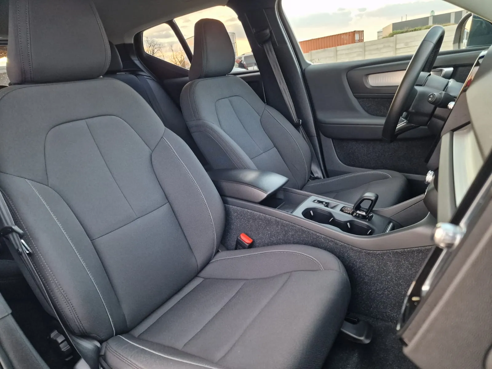 
								Volvo XC40 T4 Recharge full									