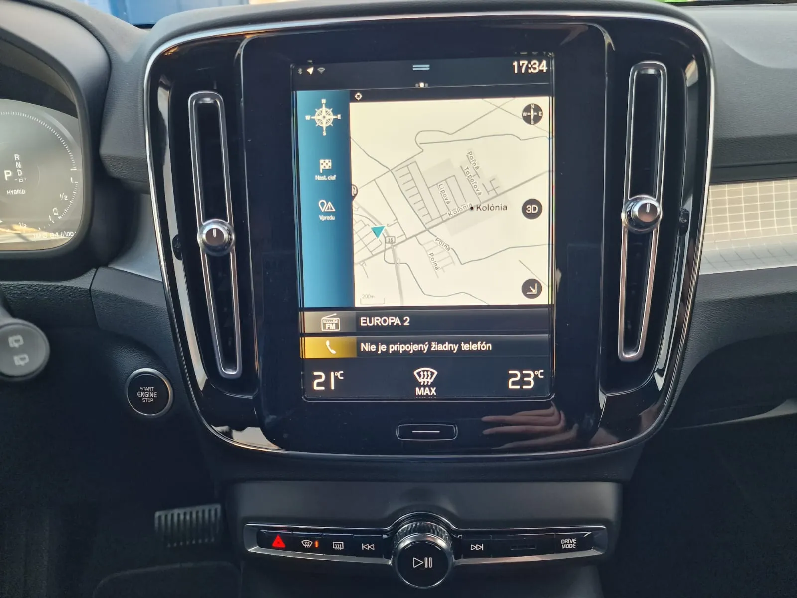 
								Volvo XC40 T4 Recharge full									