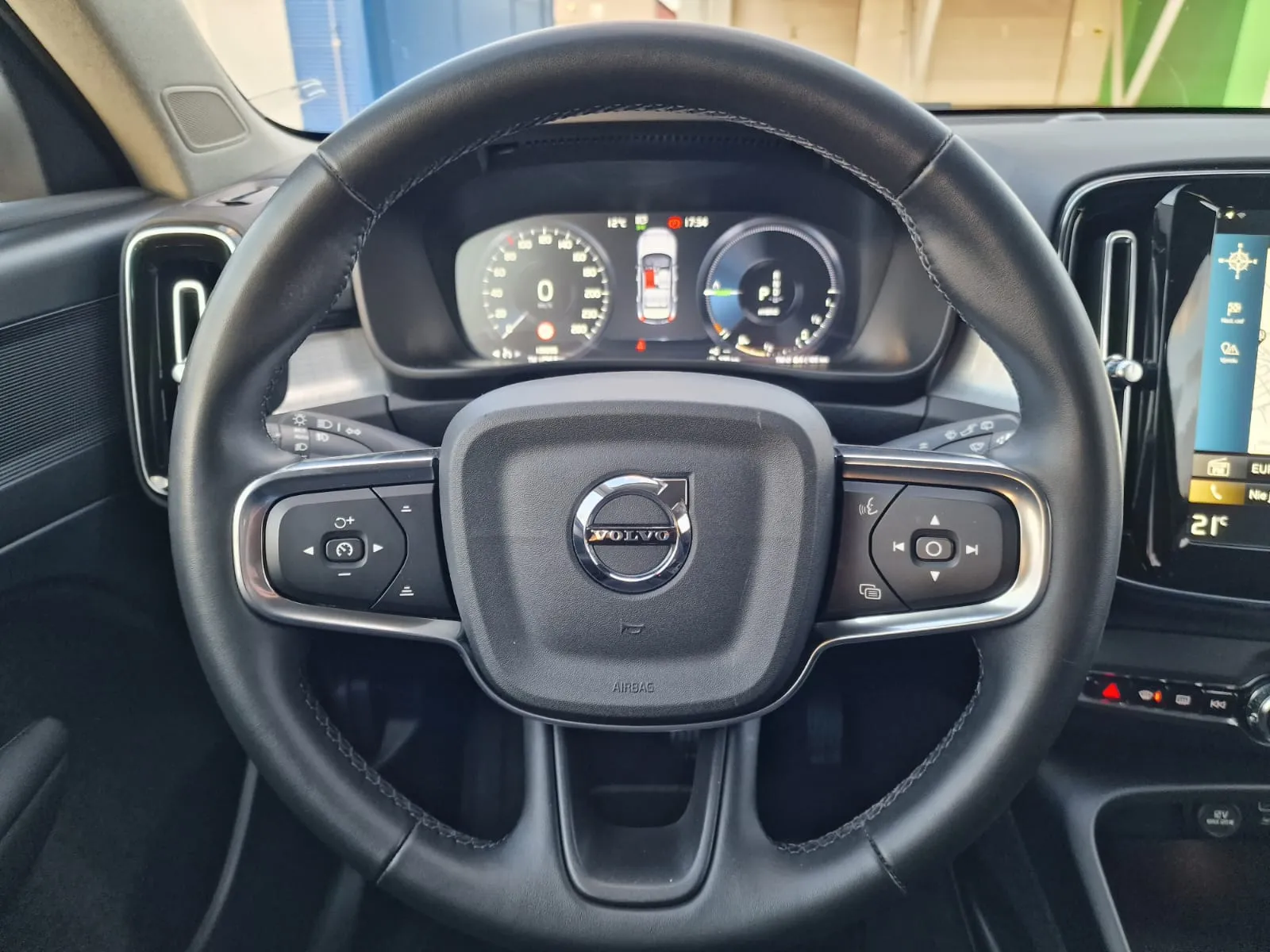 
								Volvo XC40 T4 Recharge full									