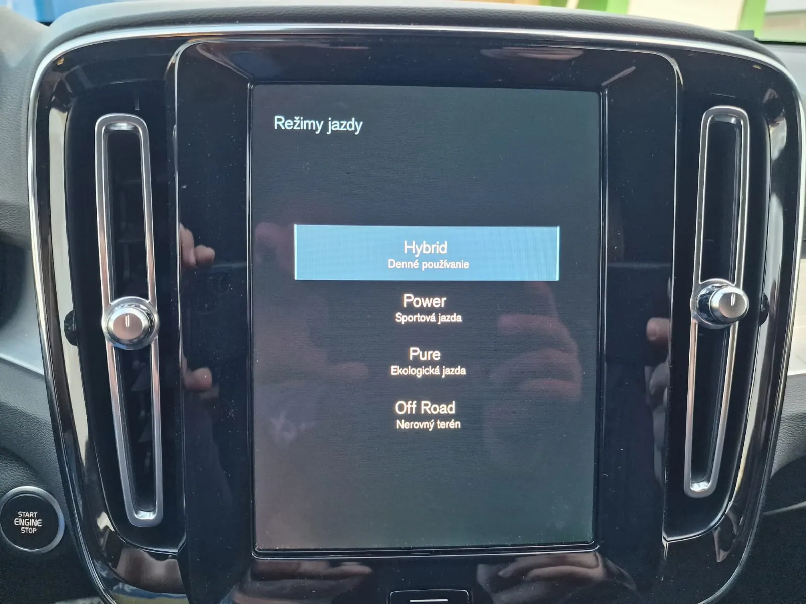 
								Volvo XC40 T4 Recharge full									