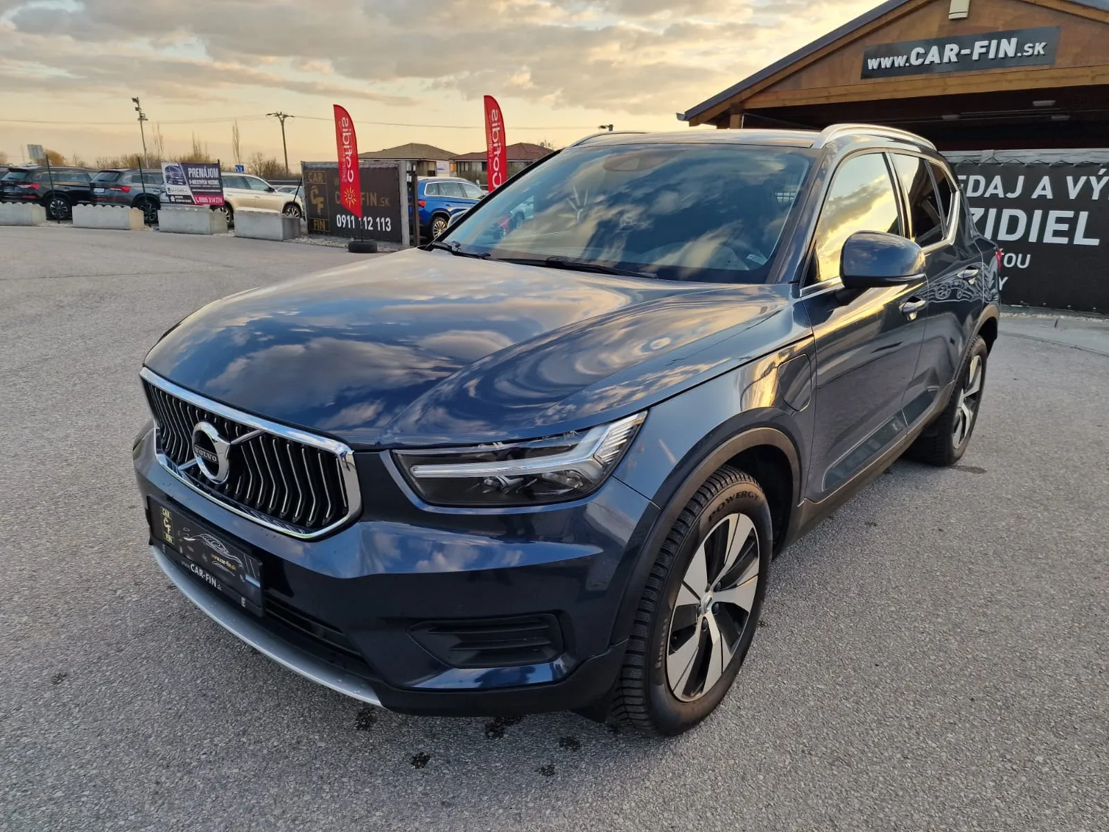 
								Volvo XC40 T4 Recharge full									