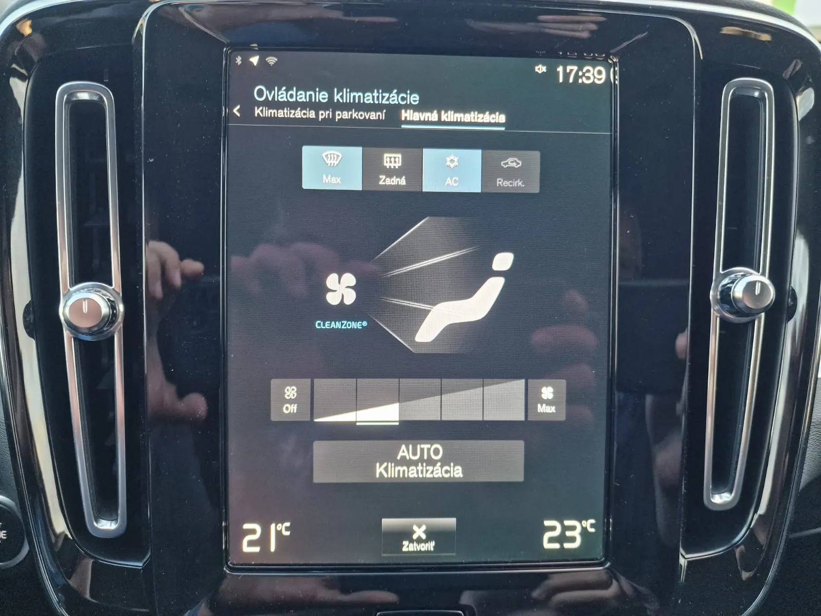 
								Volvo XC40 T4 Recharge full									