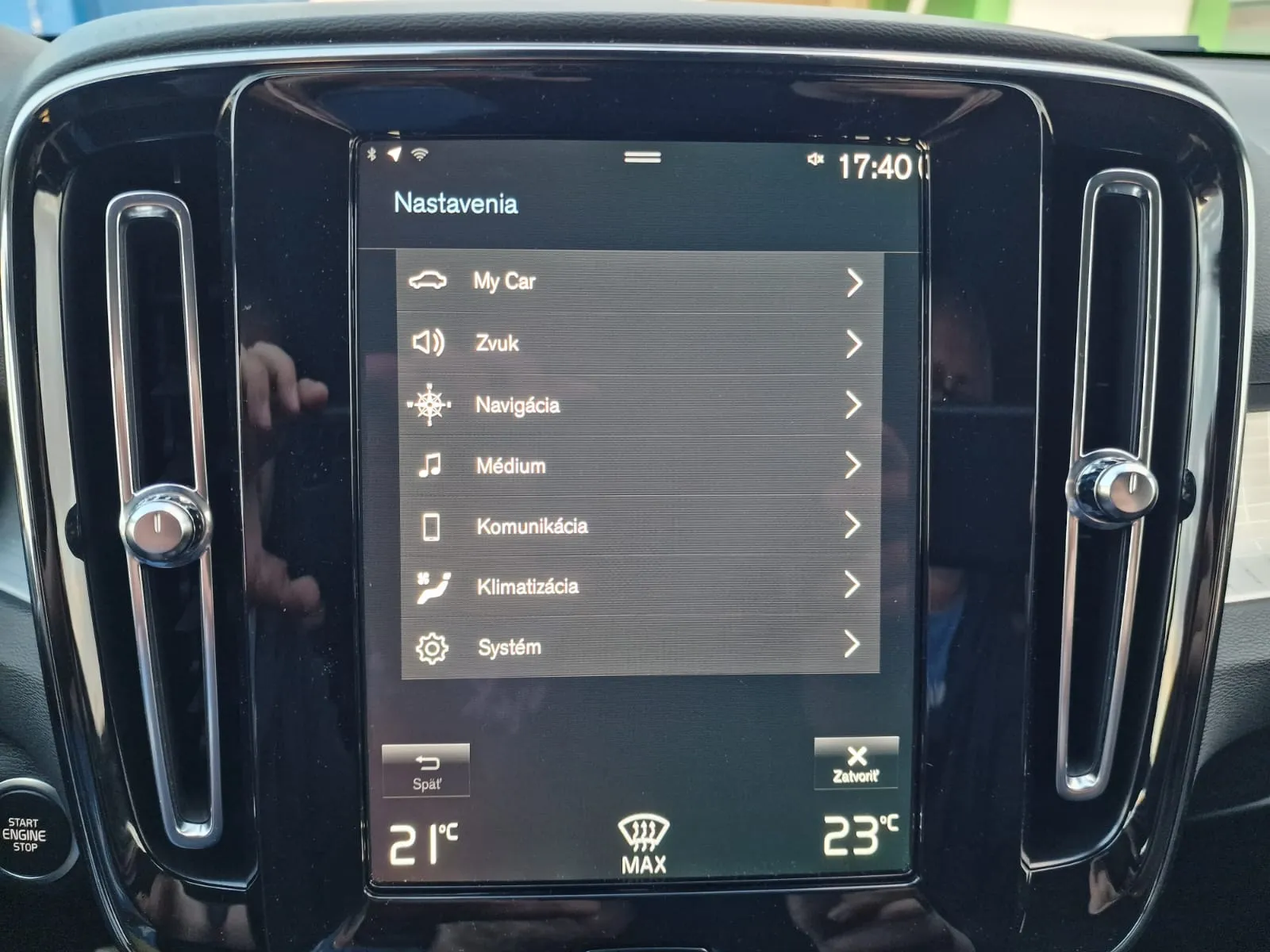 
								Volvo XC40 T4 Recharge full									