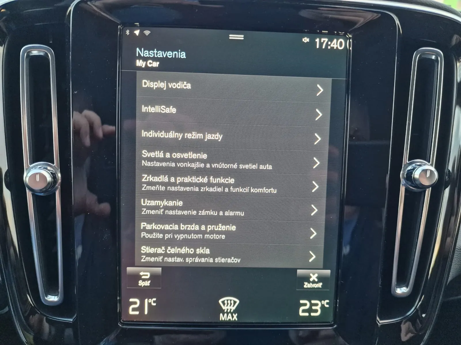 
								Volvo XC40 T4 Recharge full									