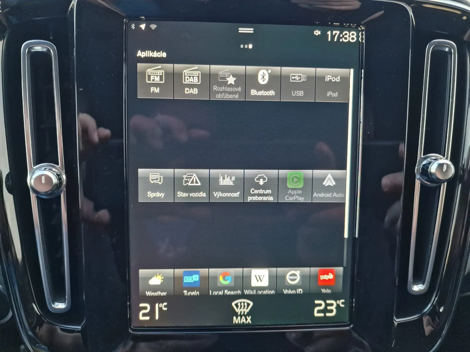 
								Volvo XC40 T4 Recharge full									