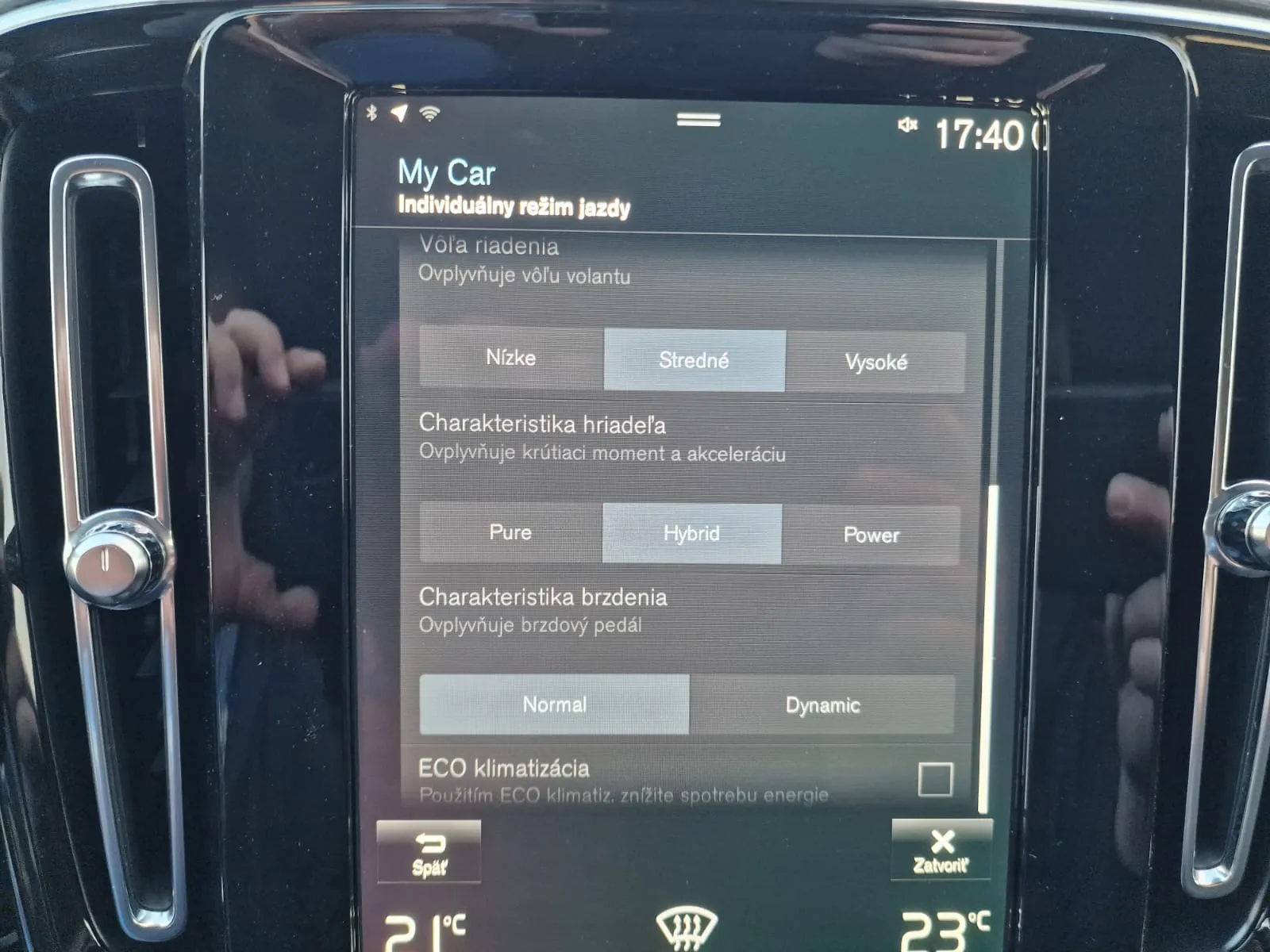 
								Volvo XC40 T4 Recharge full									