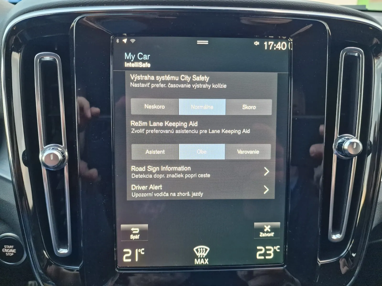 
								Volvo XC40 T4 Recharge full									