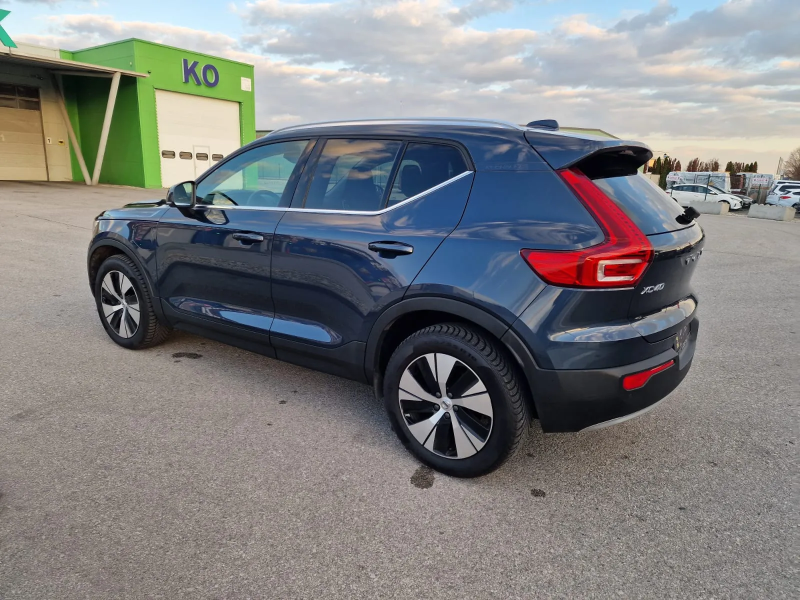 
								Volvo XC40 T4 Recharge full									