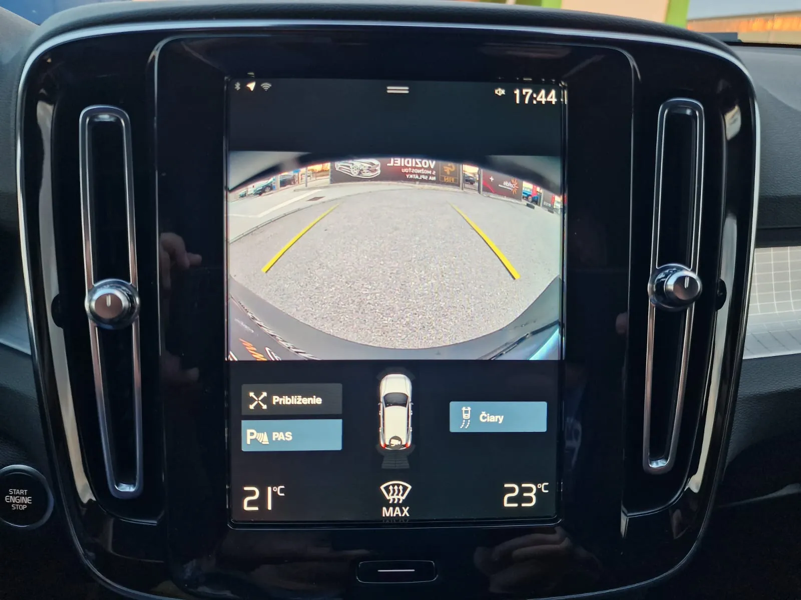 
								Volvo XC40 T4 Recharge full									