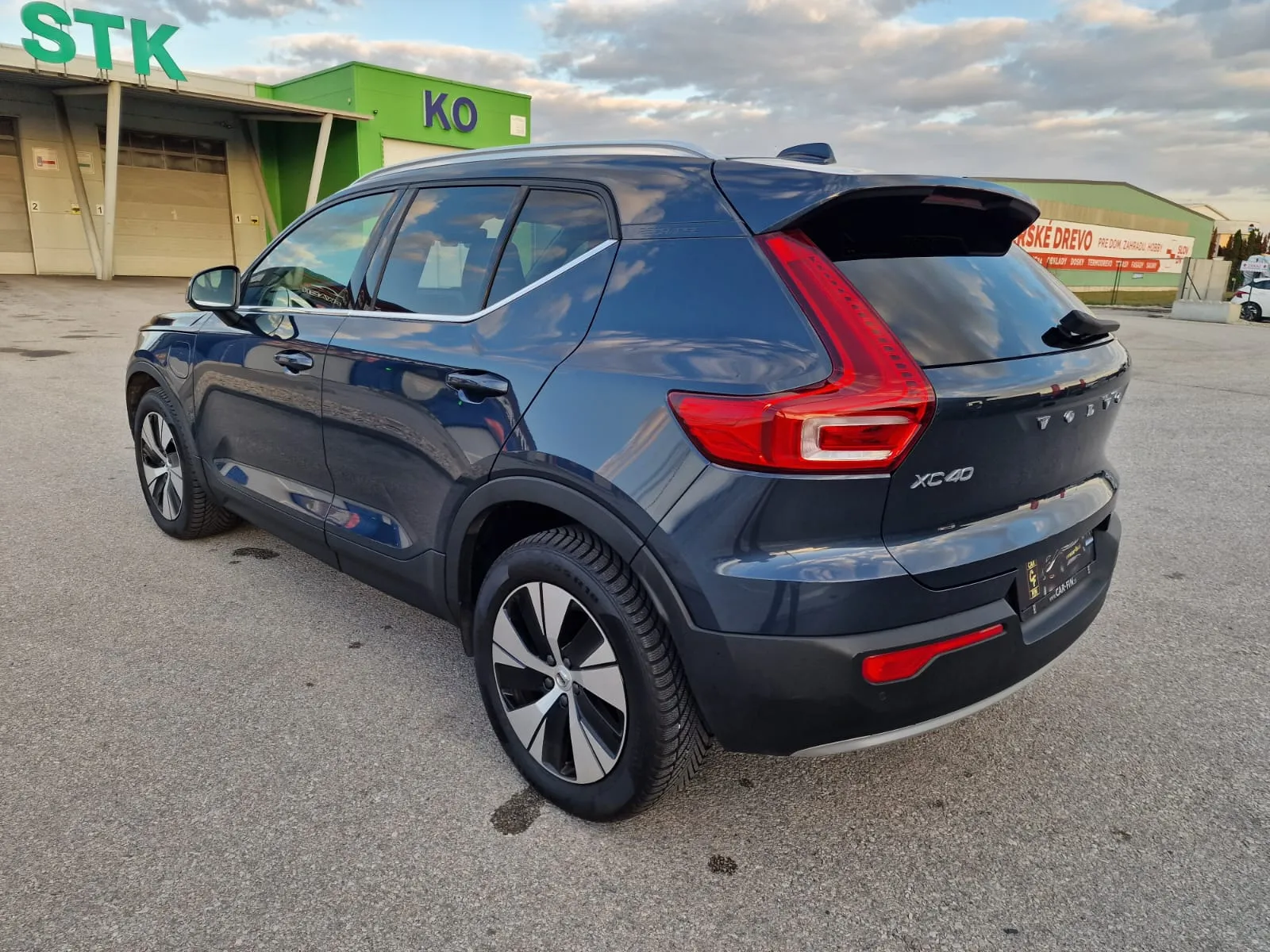 
								Volvo XC40 T4 Recharge full									