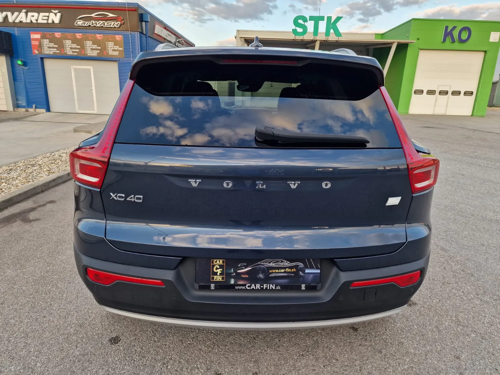 
								Volvo XC40 T4 Recharge full									