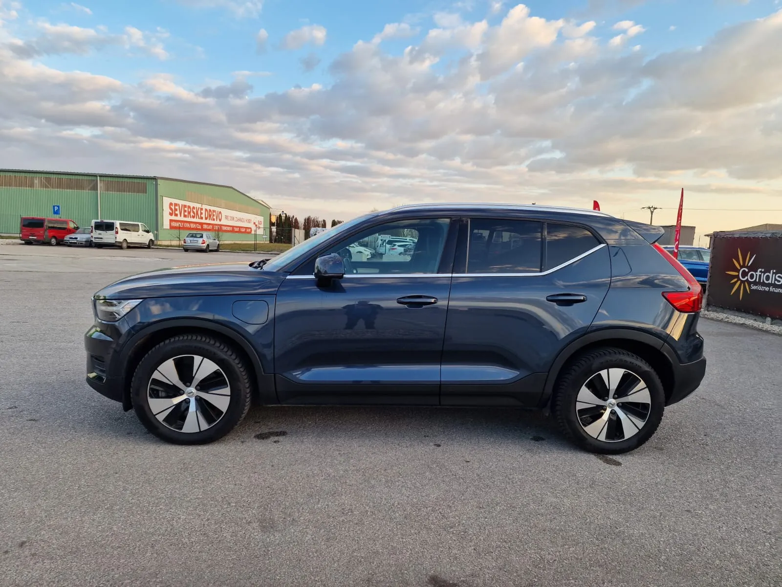 
								Volvo XC40 T4 Recharge full									