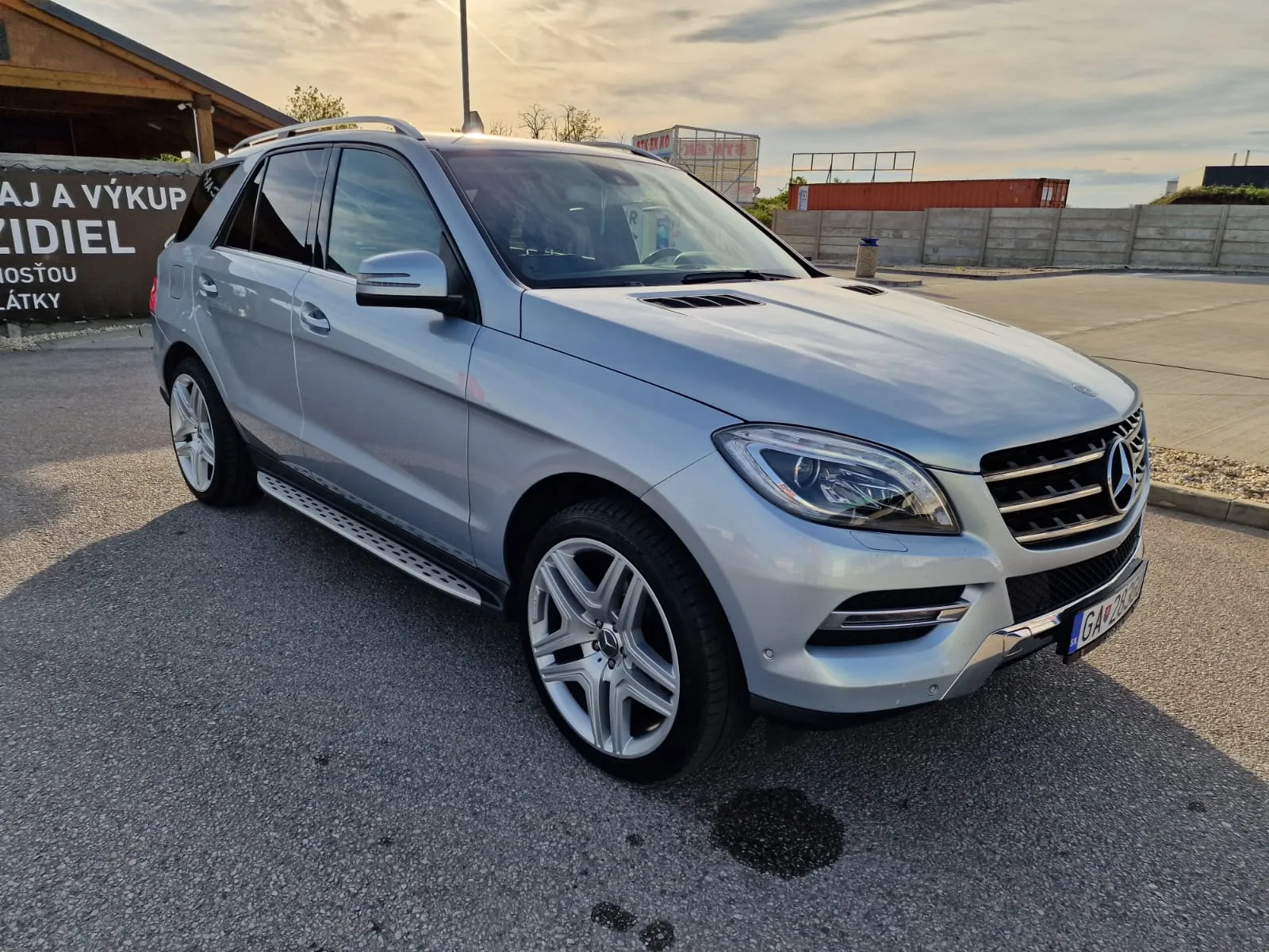 
								Mercedes-Benz ML 250d BLUETEC 4MATIC full									