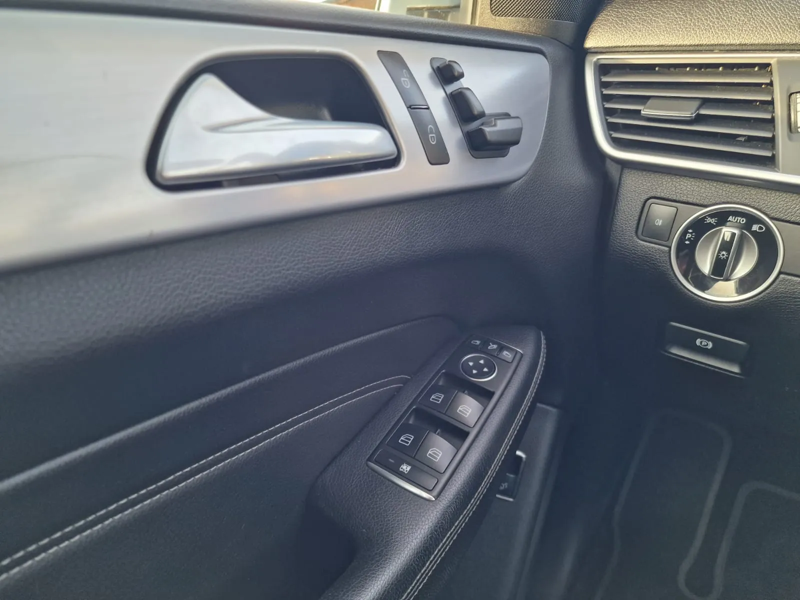 
								Mercedes-Benz ML 250d BLUETEC 4MATIC full									